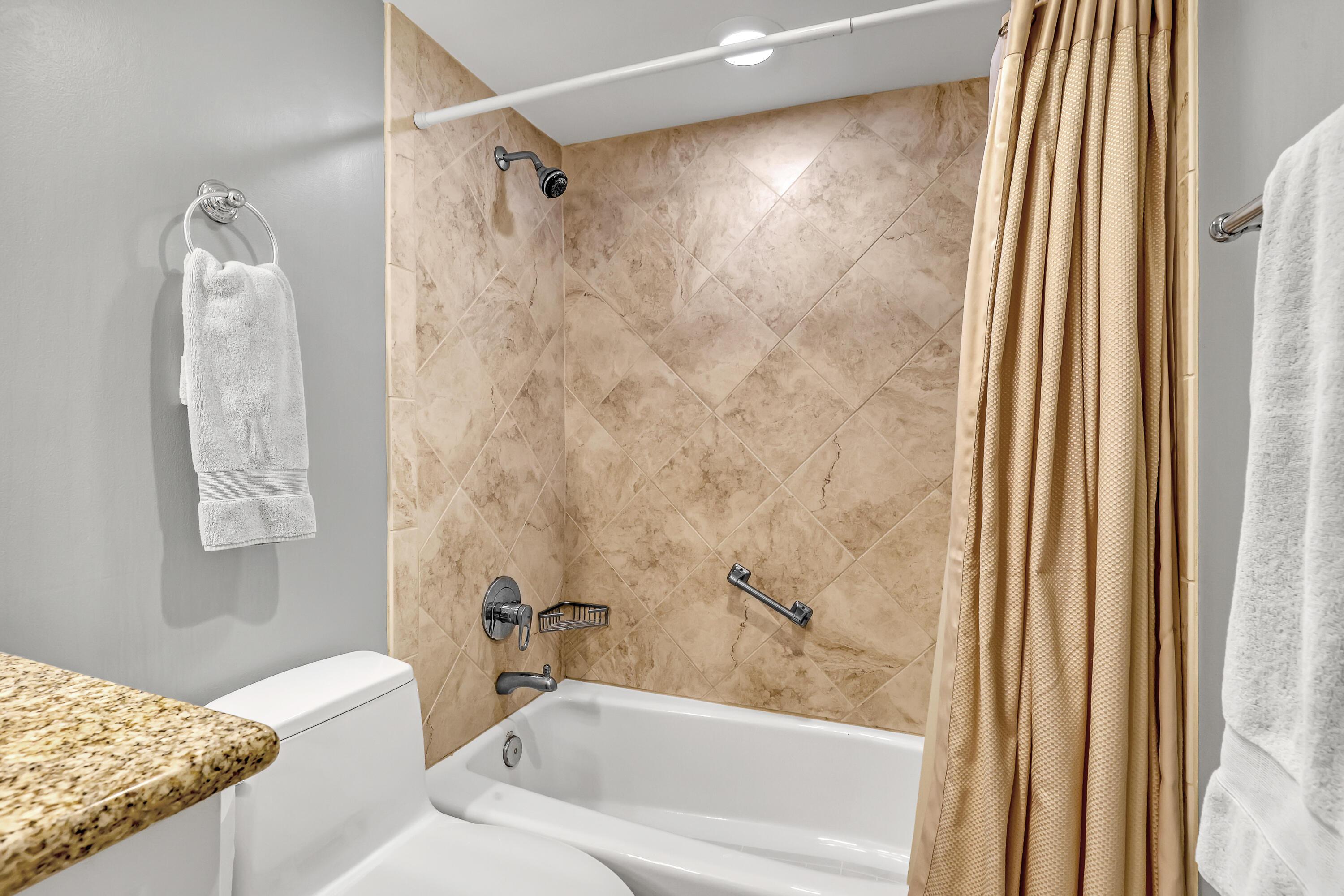 2800 N Ocean Drive A-22A
