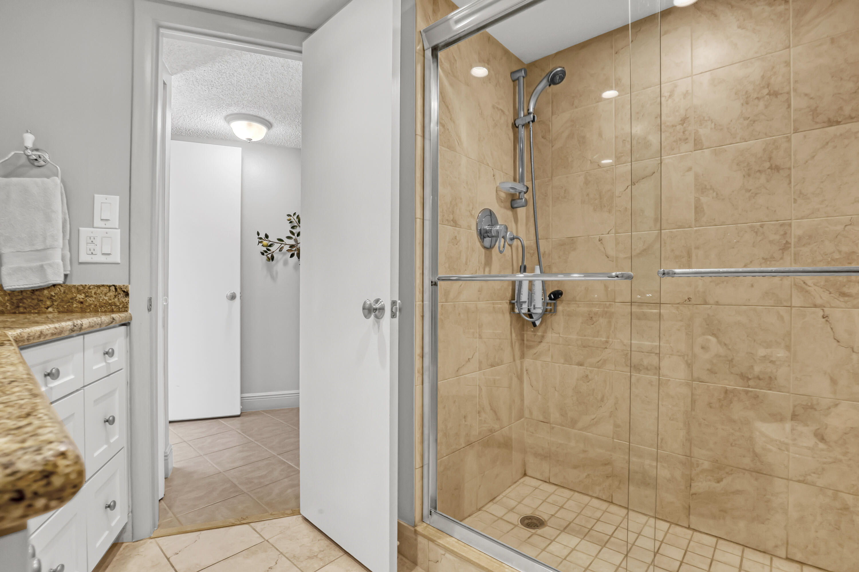 2800 N Ocean Drive A-22A