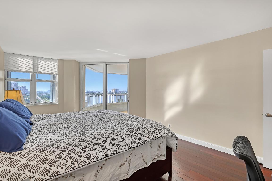 5200 N Ocean Drive 1004