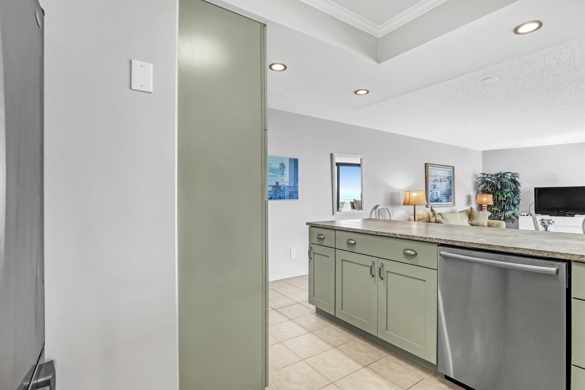 2800 N Ocean Drive A-22a