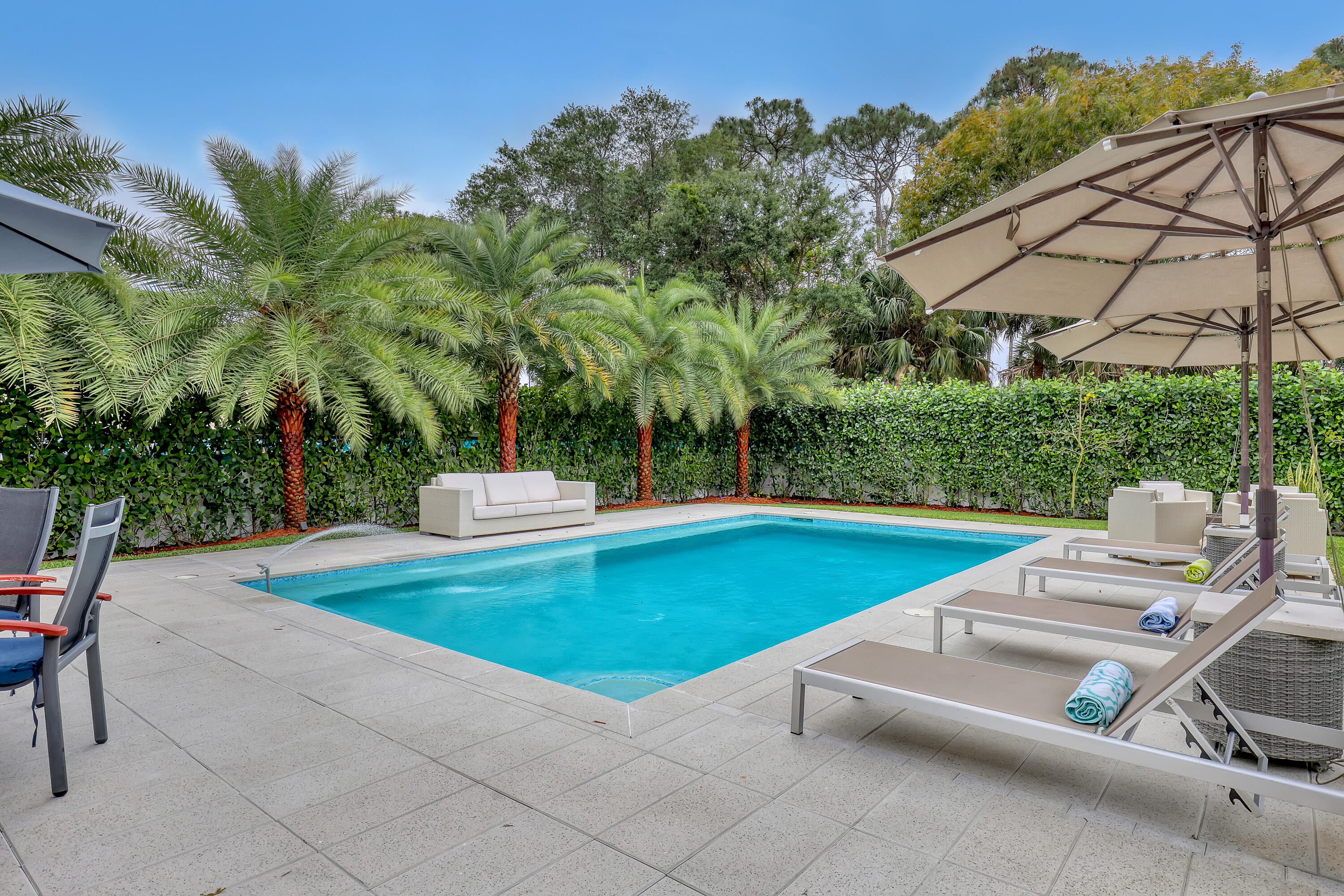 8086 Bautista Way