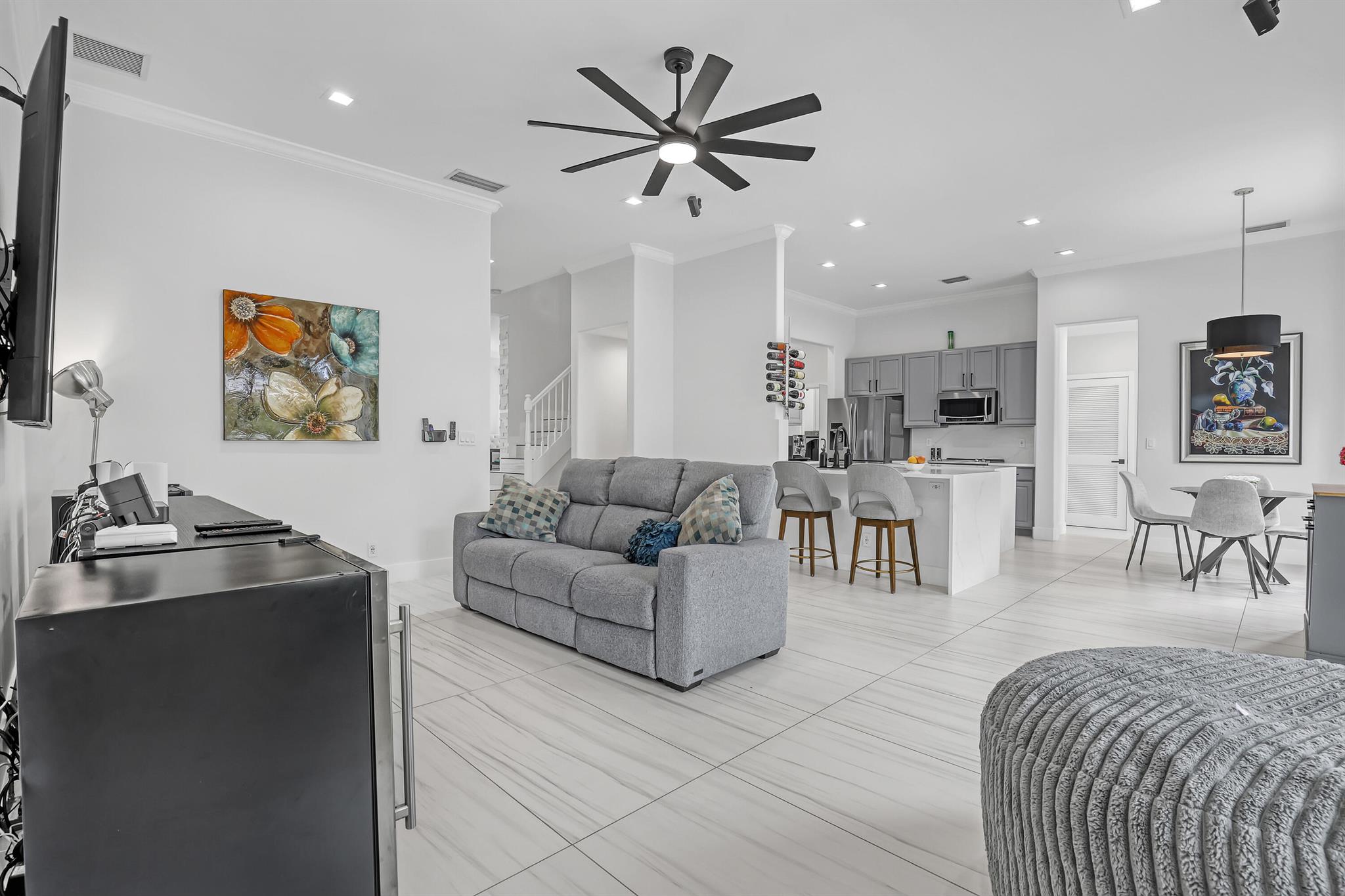 8086 Bautista Way