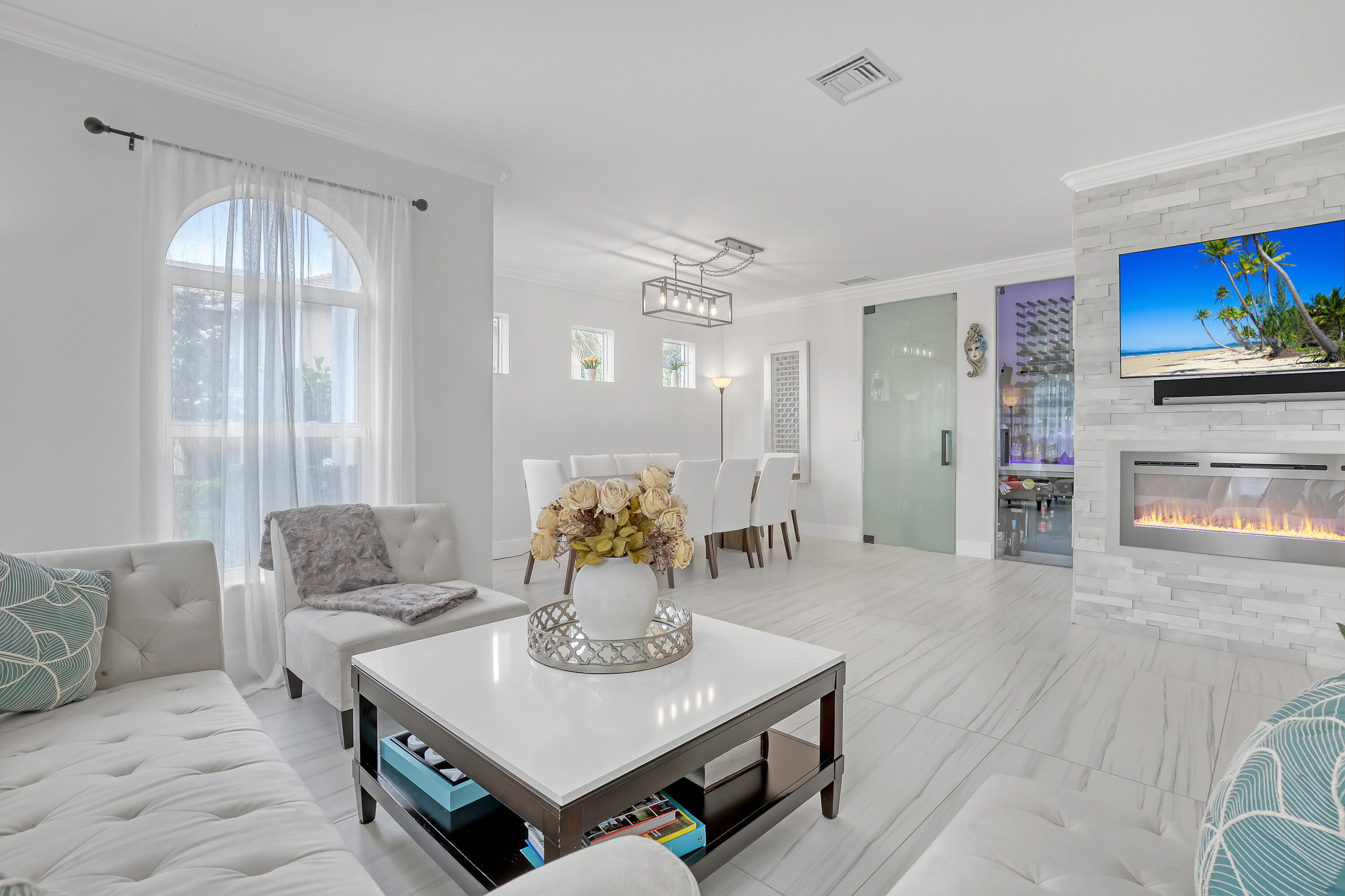 8086 Bautista Way