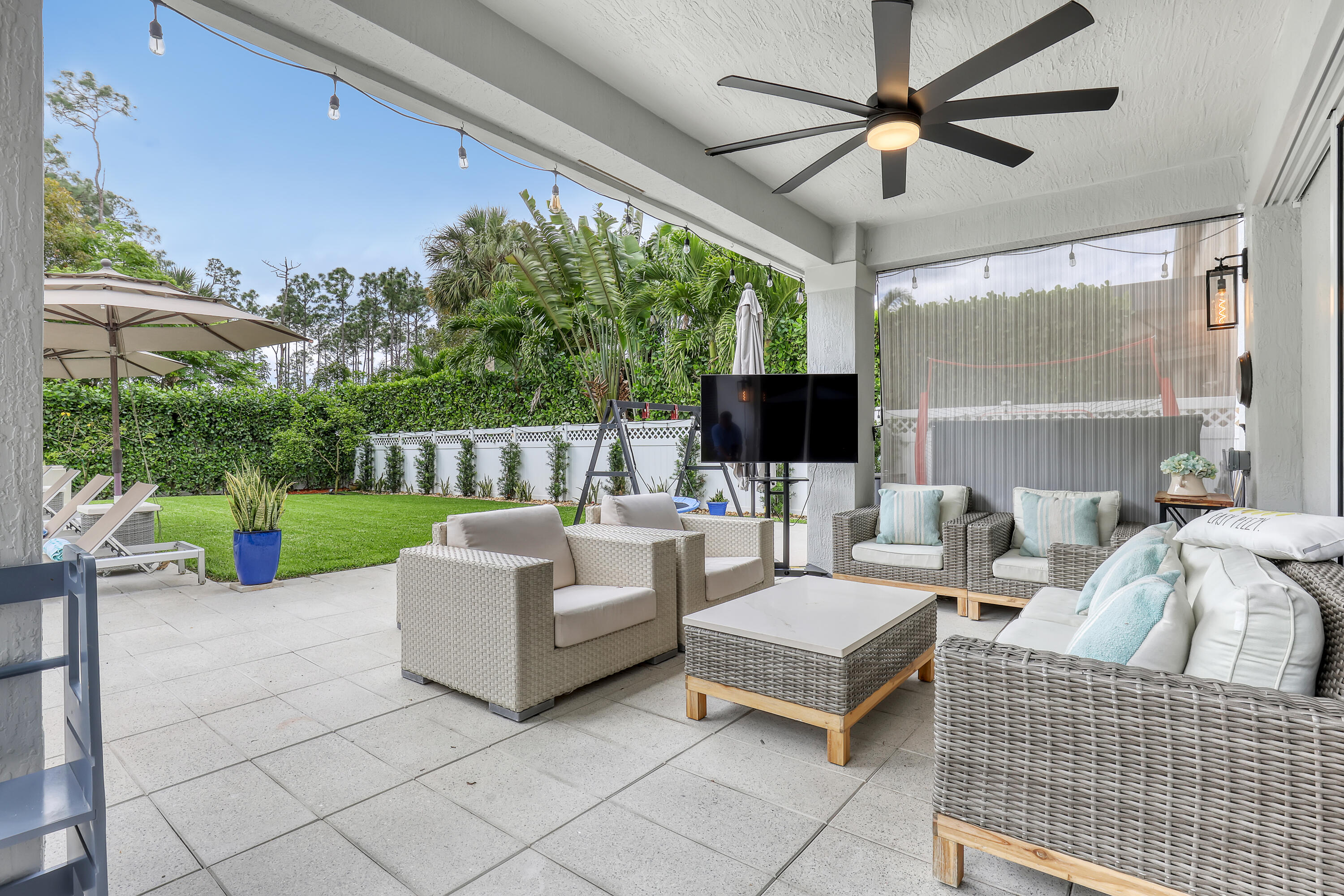8086 Bautista Way