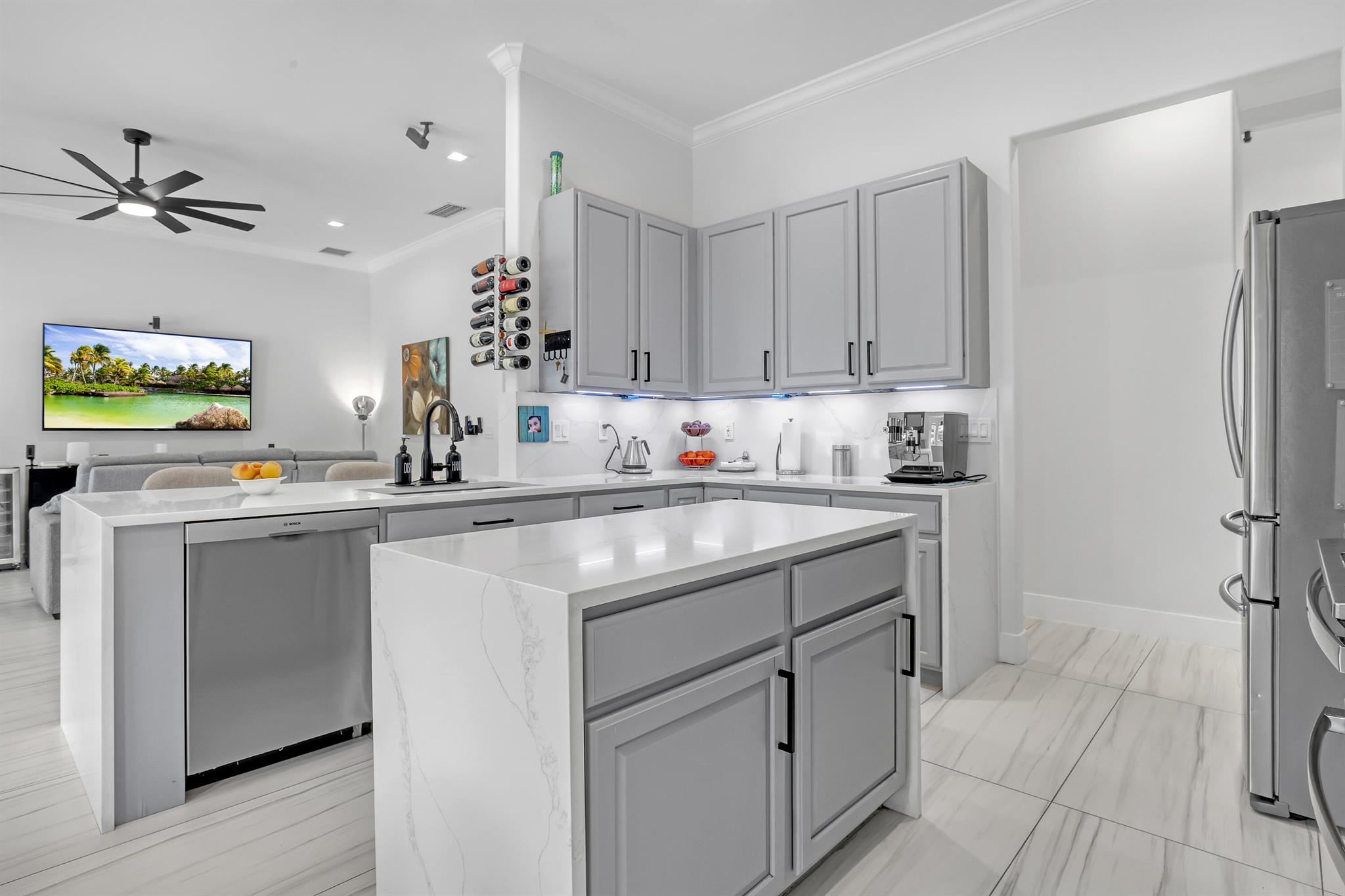 8086 Bautista Way