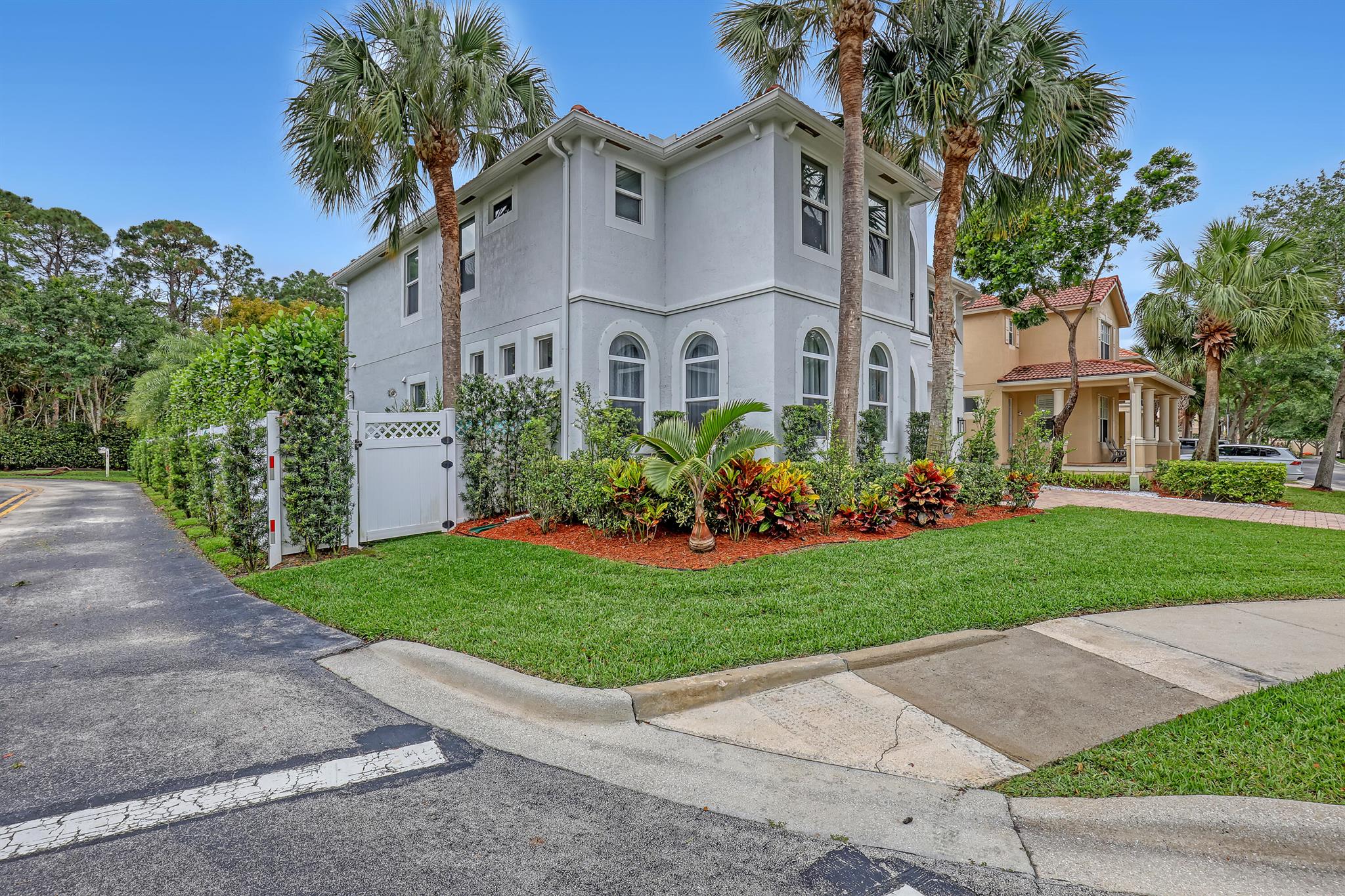 8086 Bautista Way