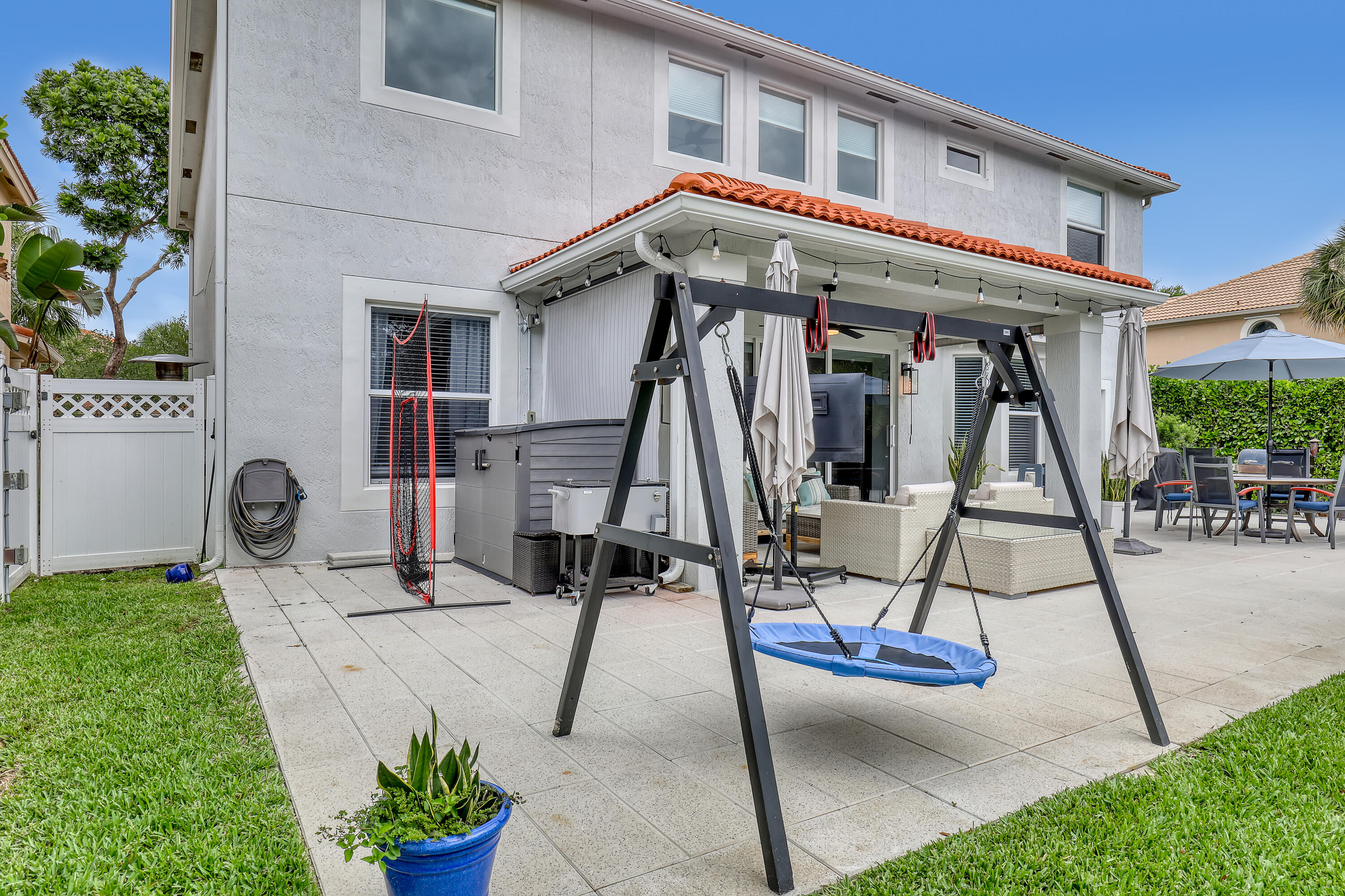 8086 Bautista Way