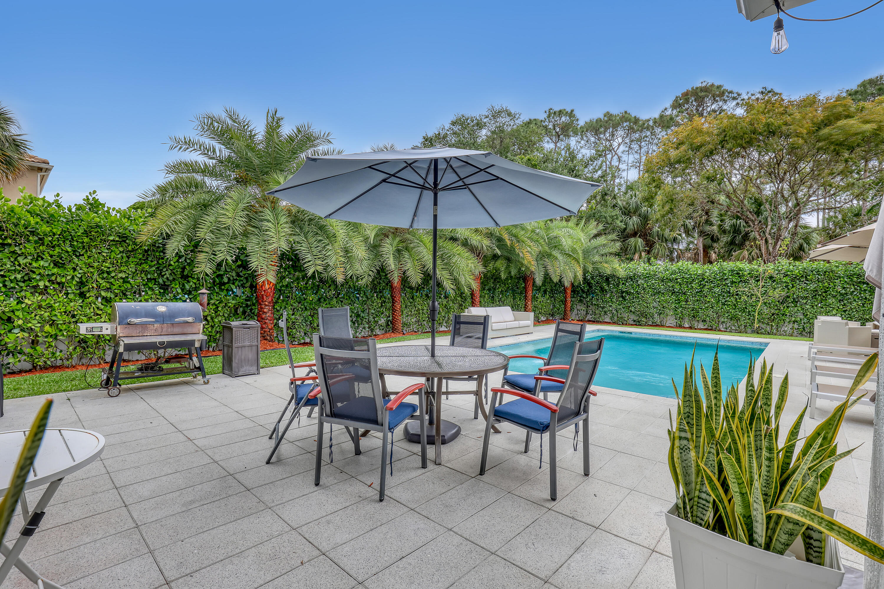 8086 Bautista Way