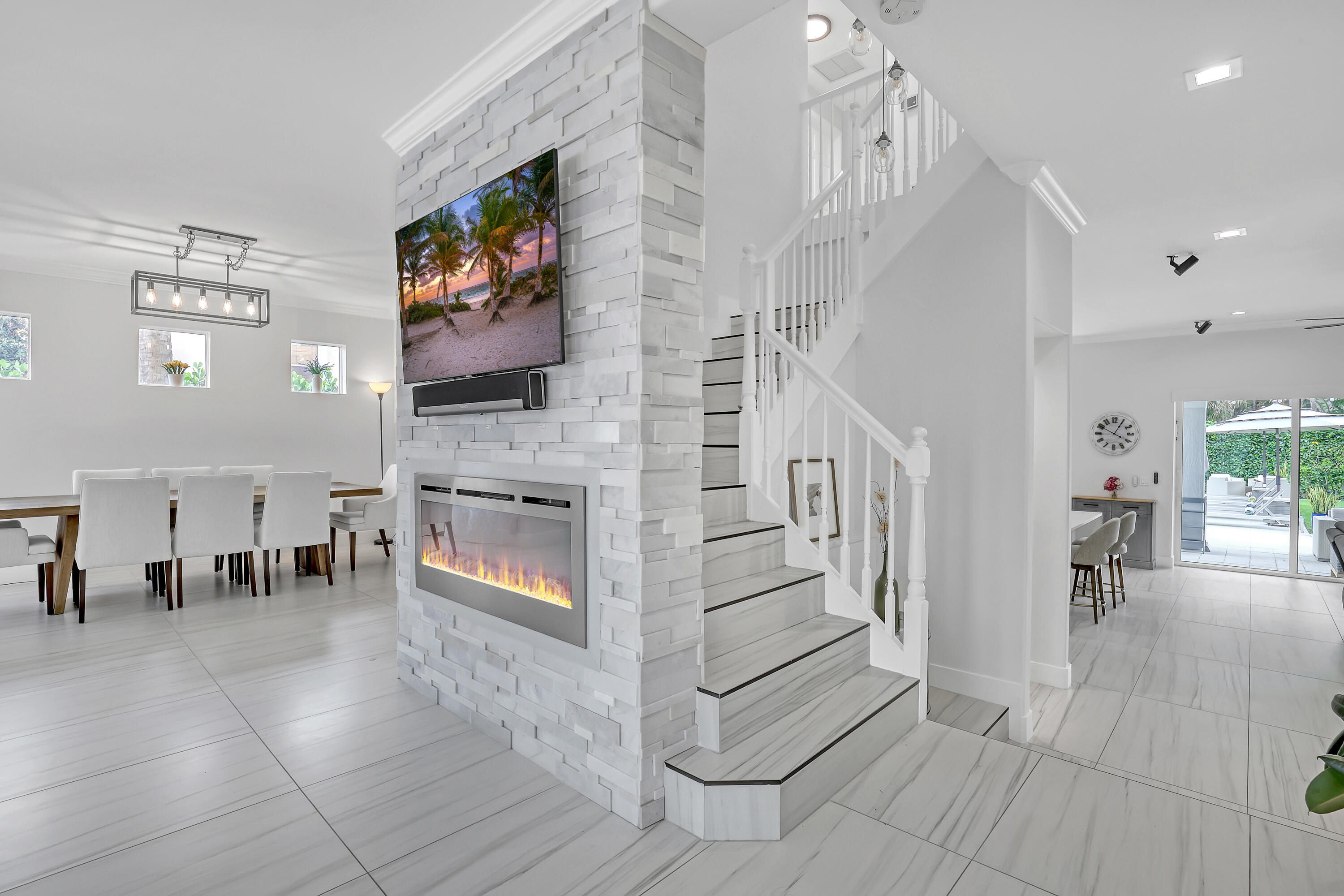 8086 Bautista Way