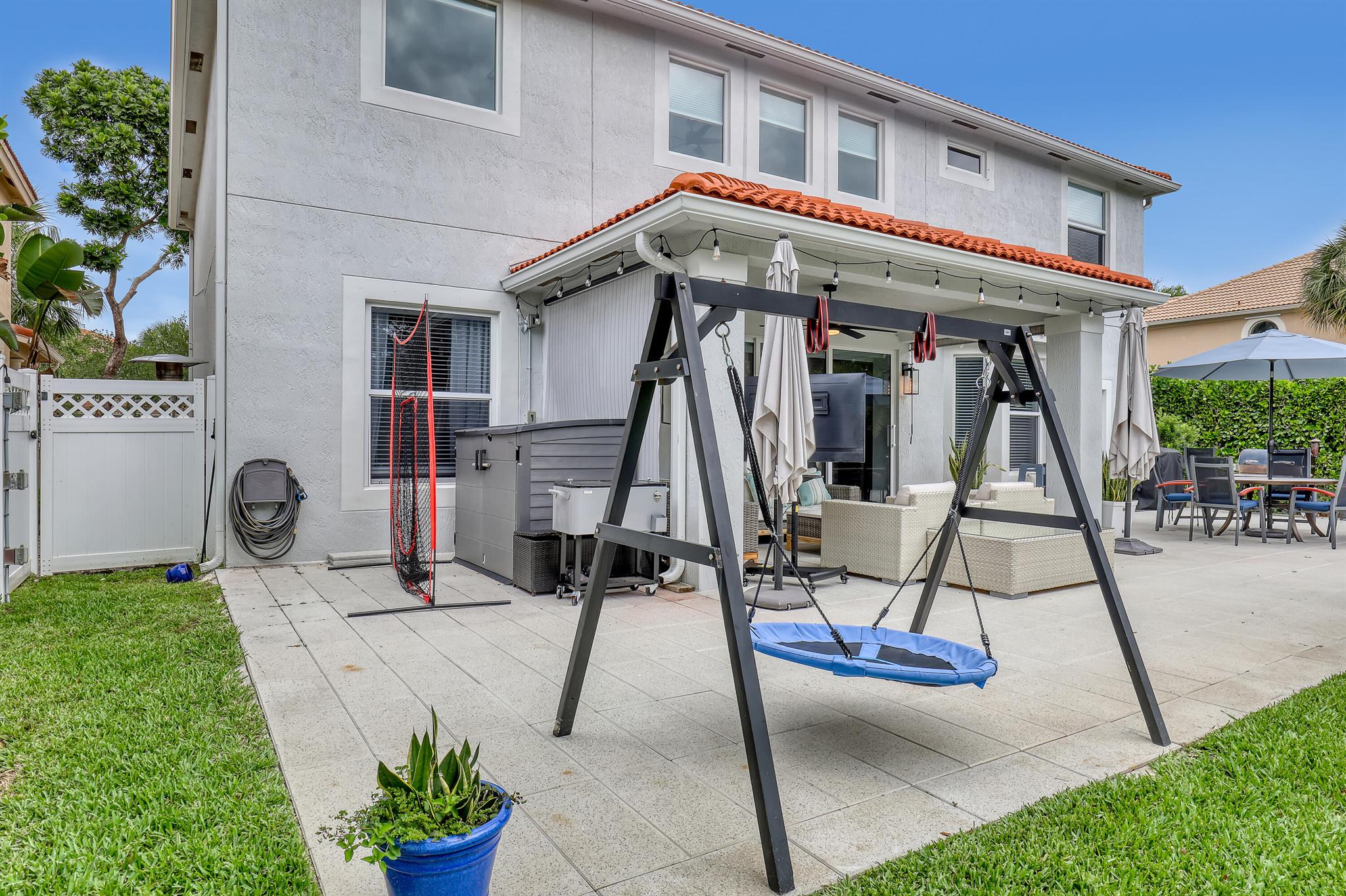 8086 Bautista Way