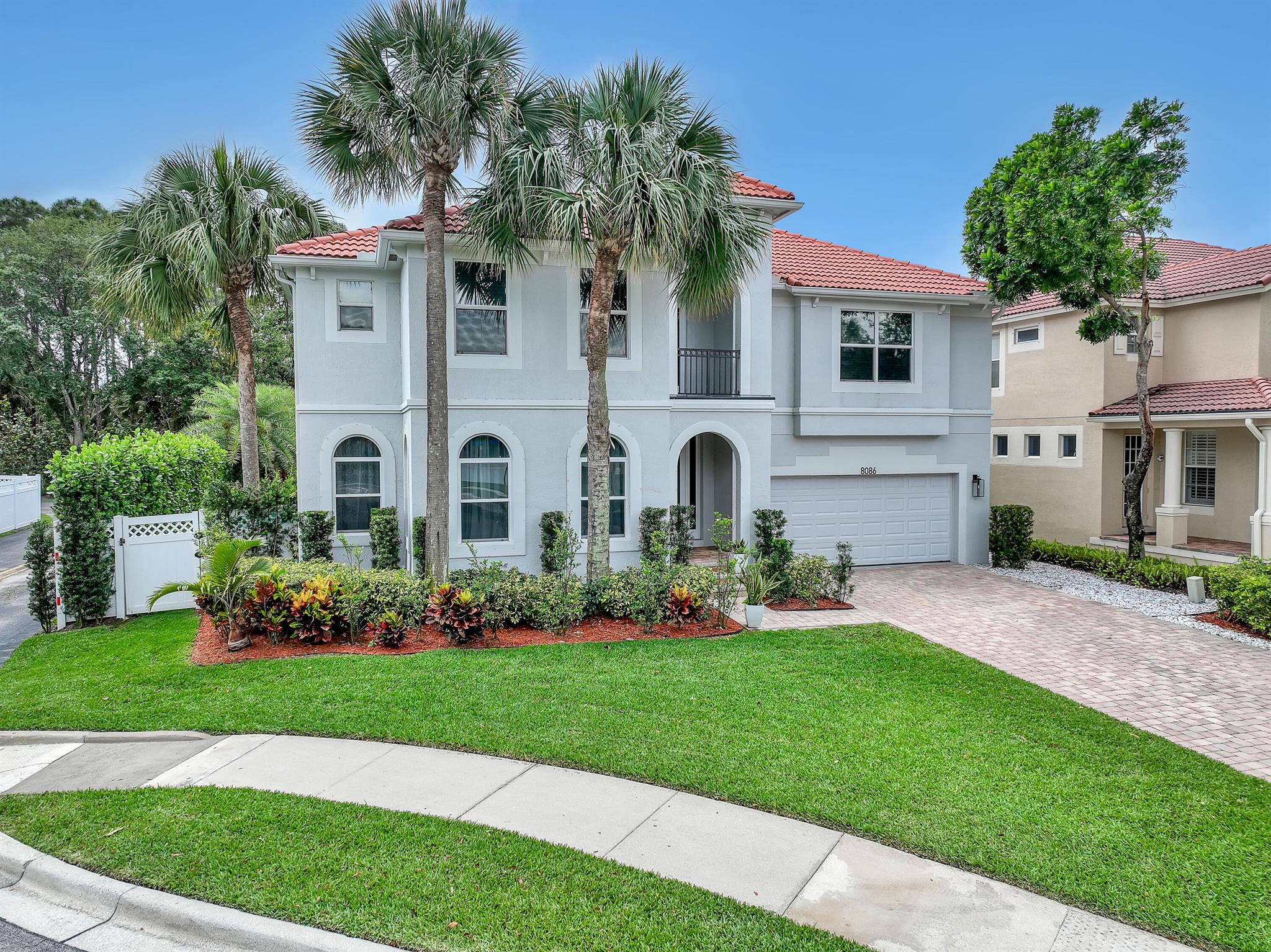 8086 Bautista Way
