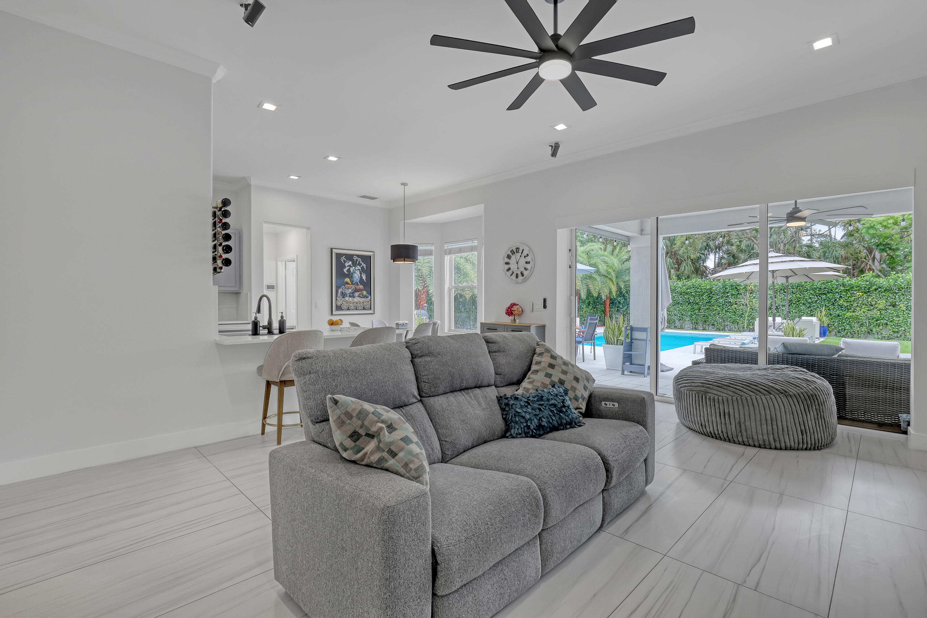 8086 Bautista Way