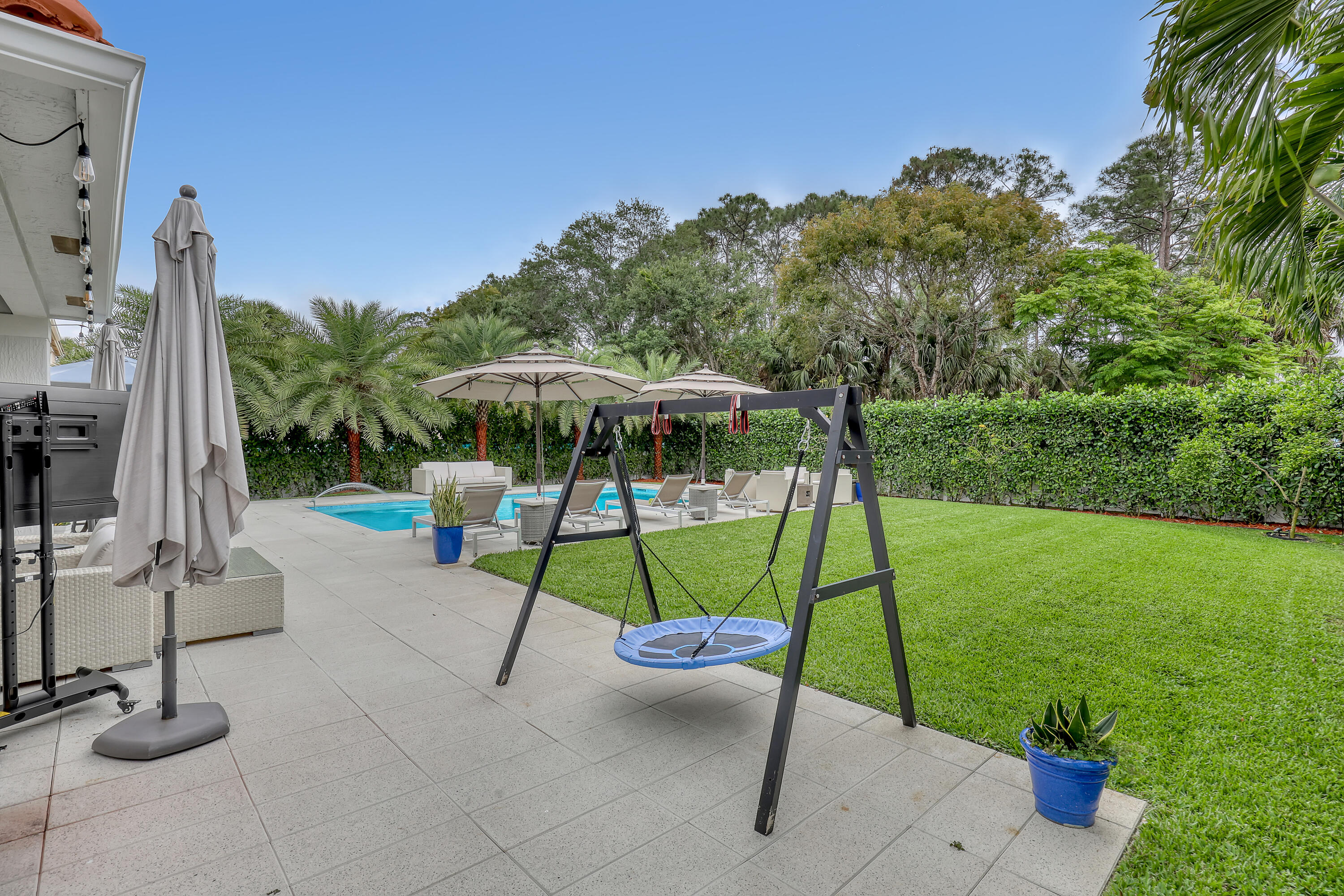 8086 Bautista Way
