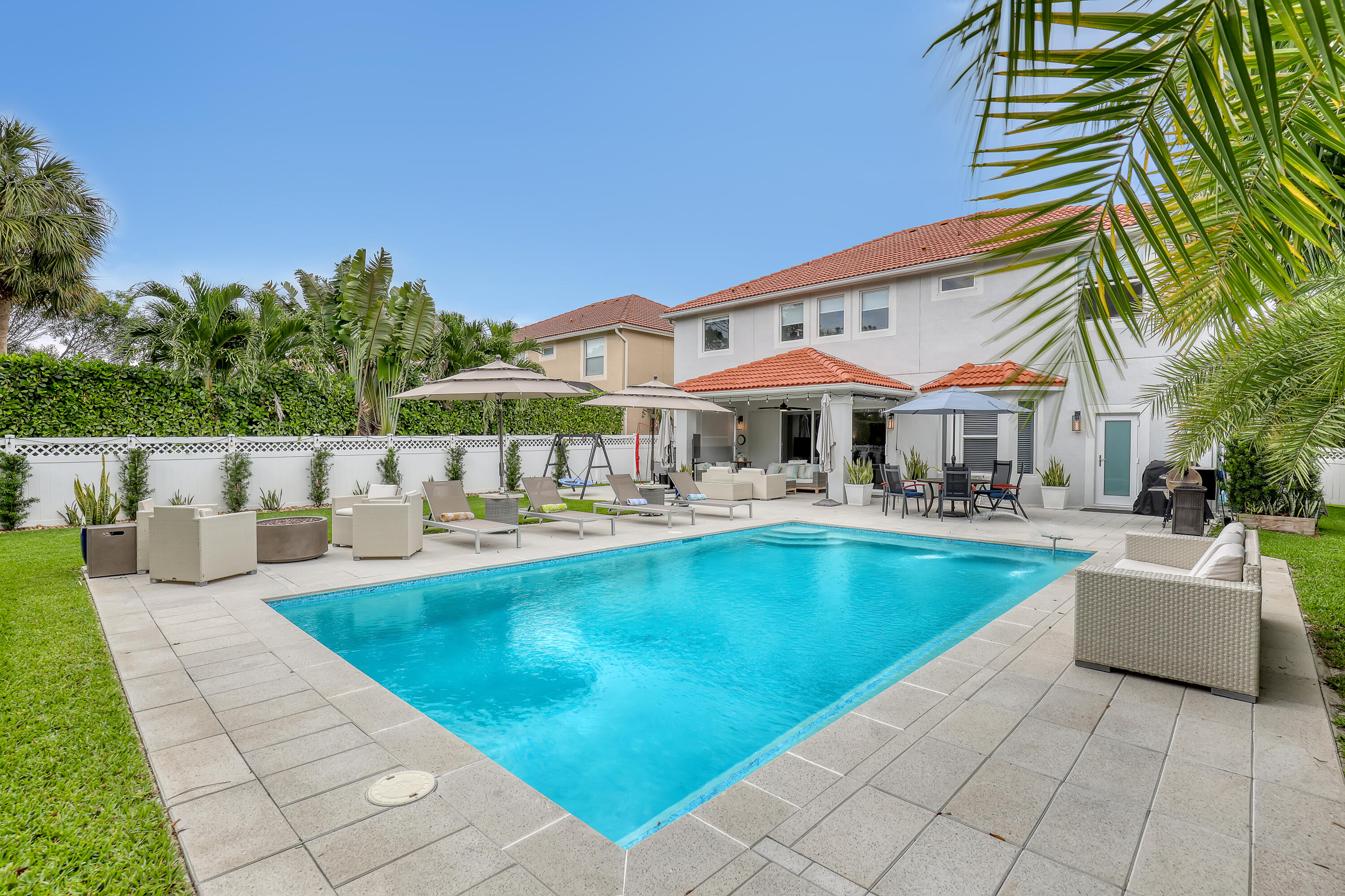 8086 Bautista Way
