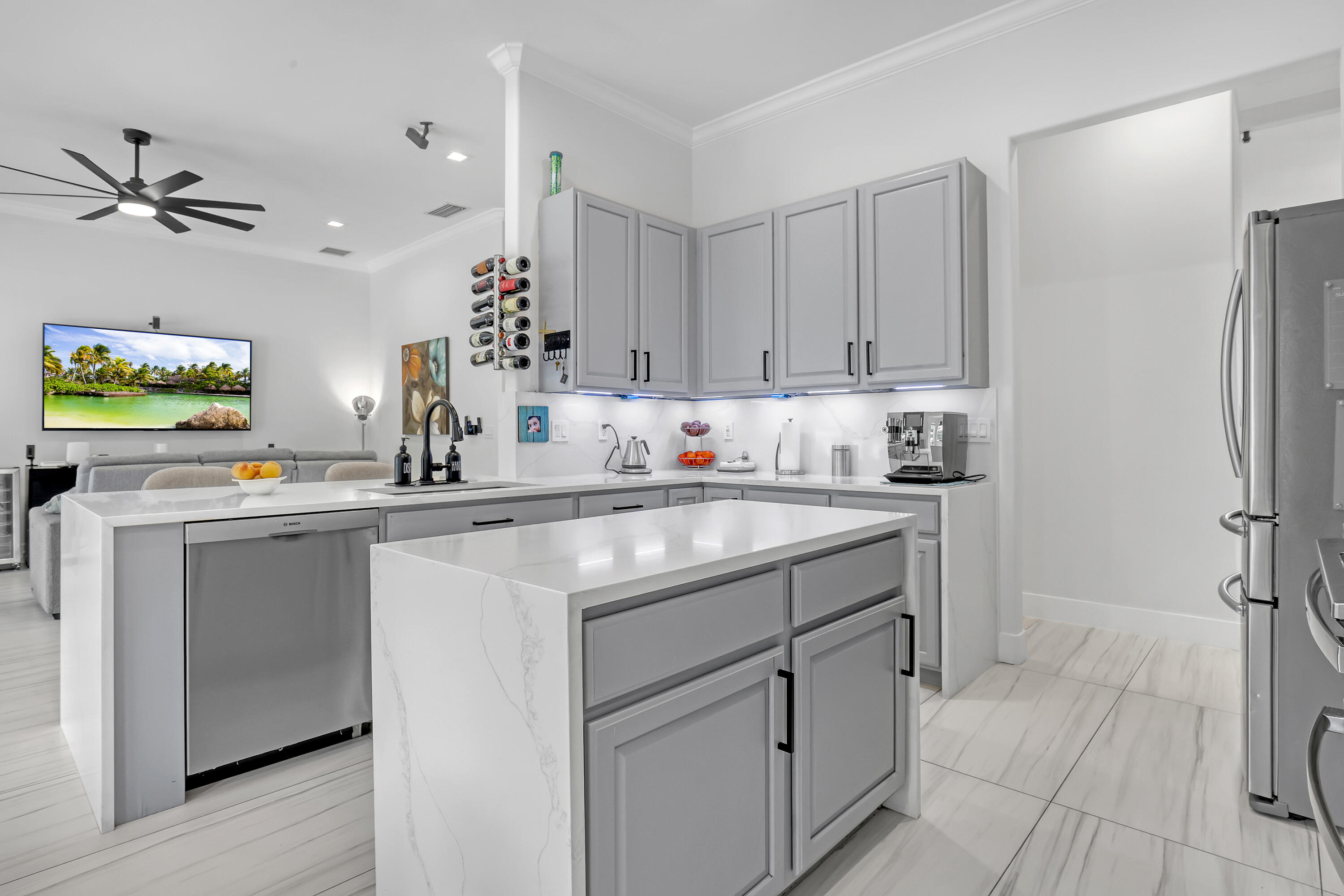 8086 Bautista Way