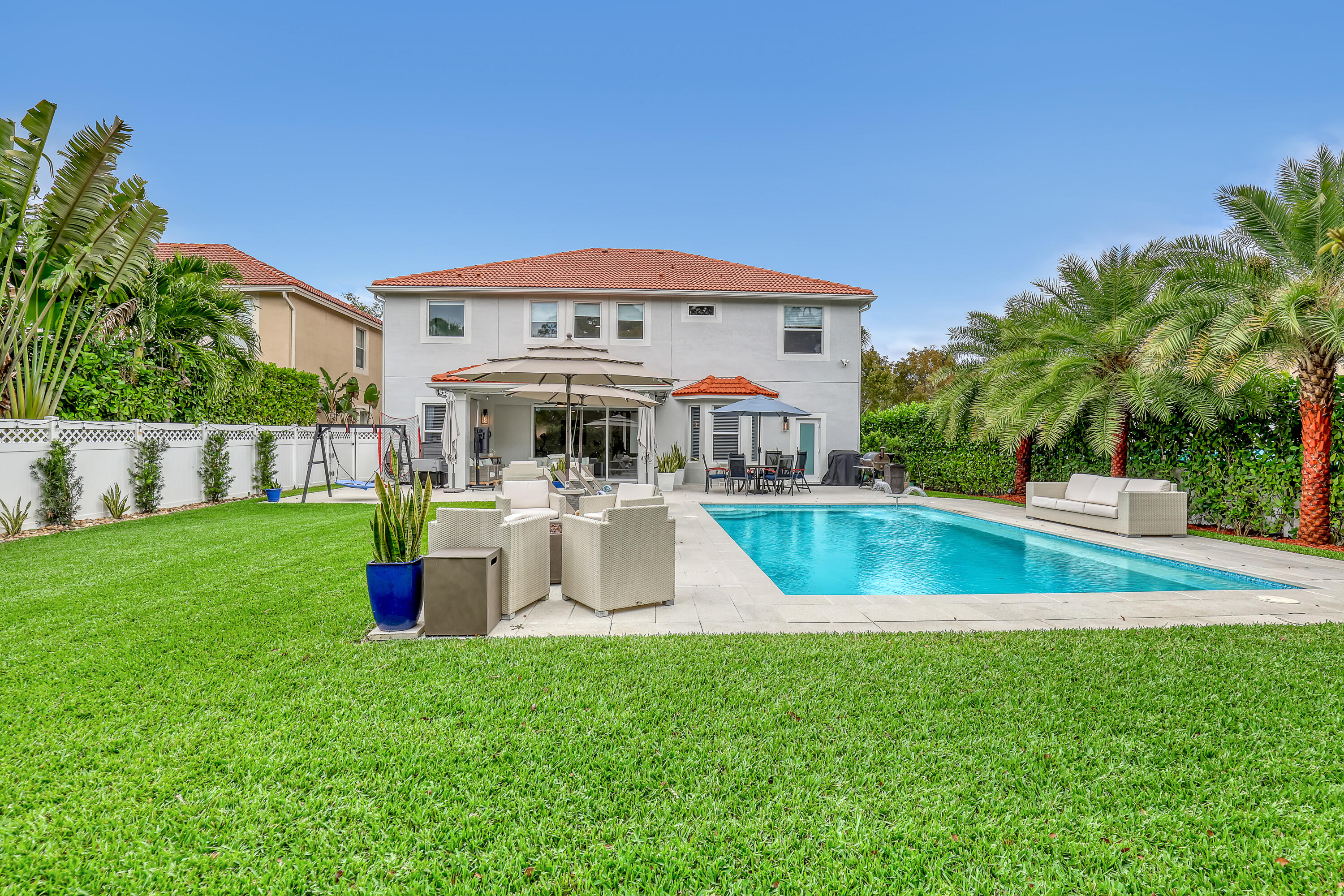 8086 Bautista Way