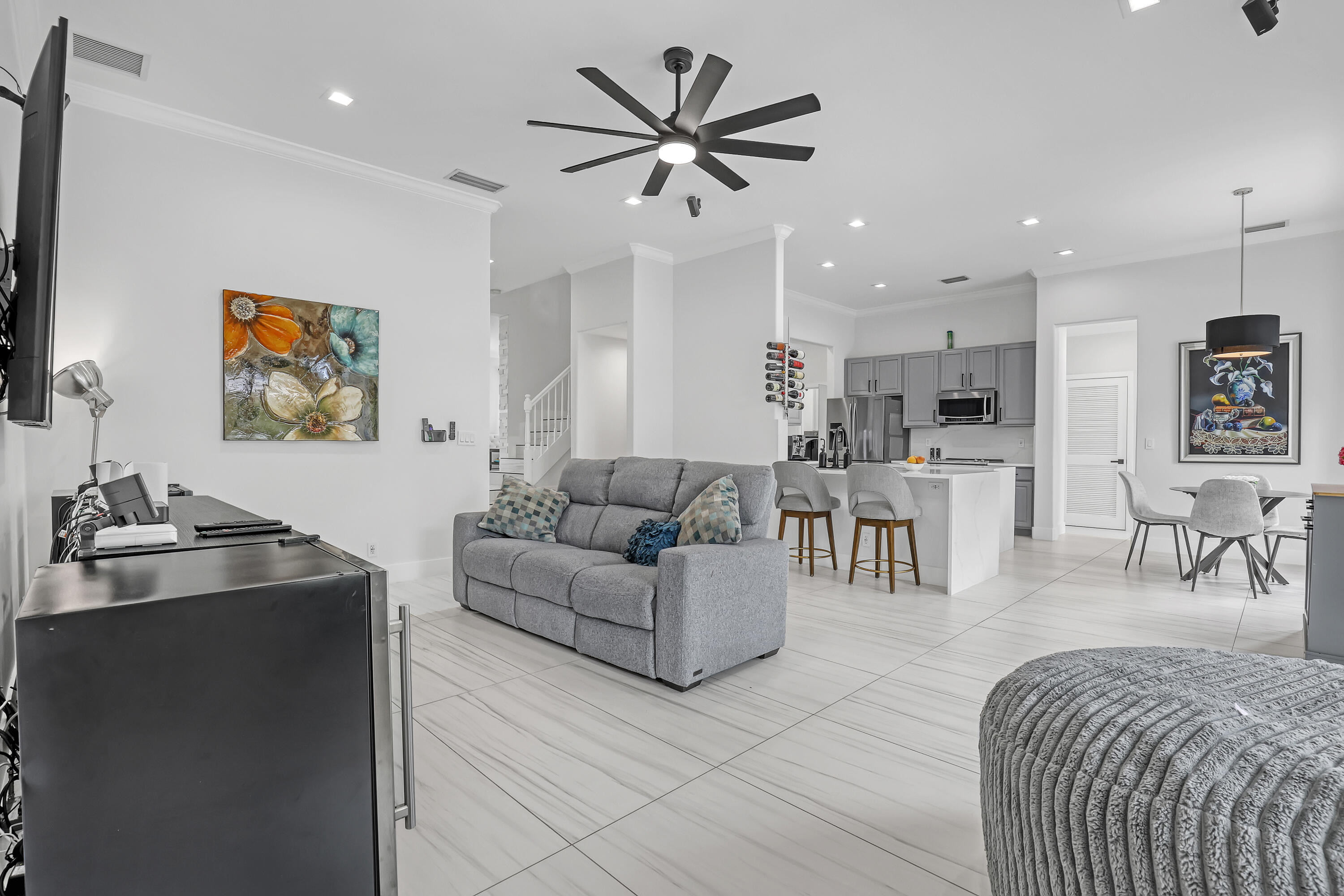 8086 Bautista Way