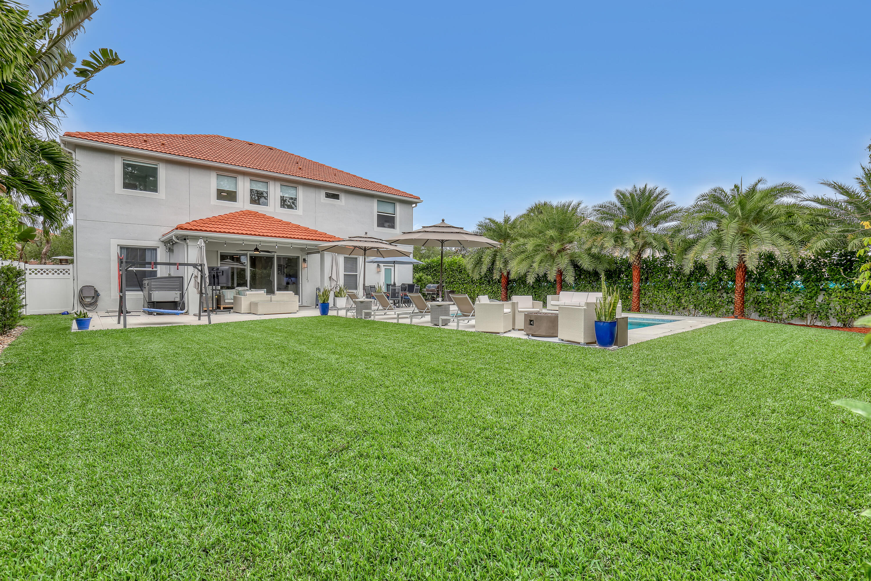 8086 Bautista Way