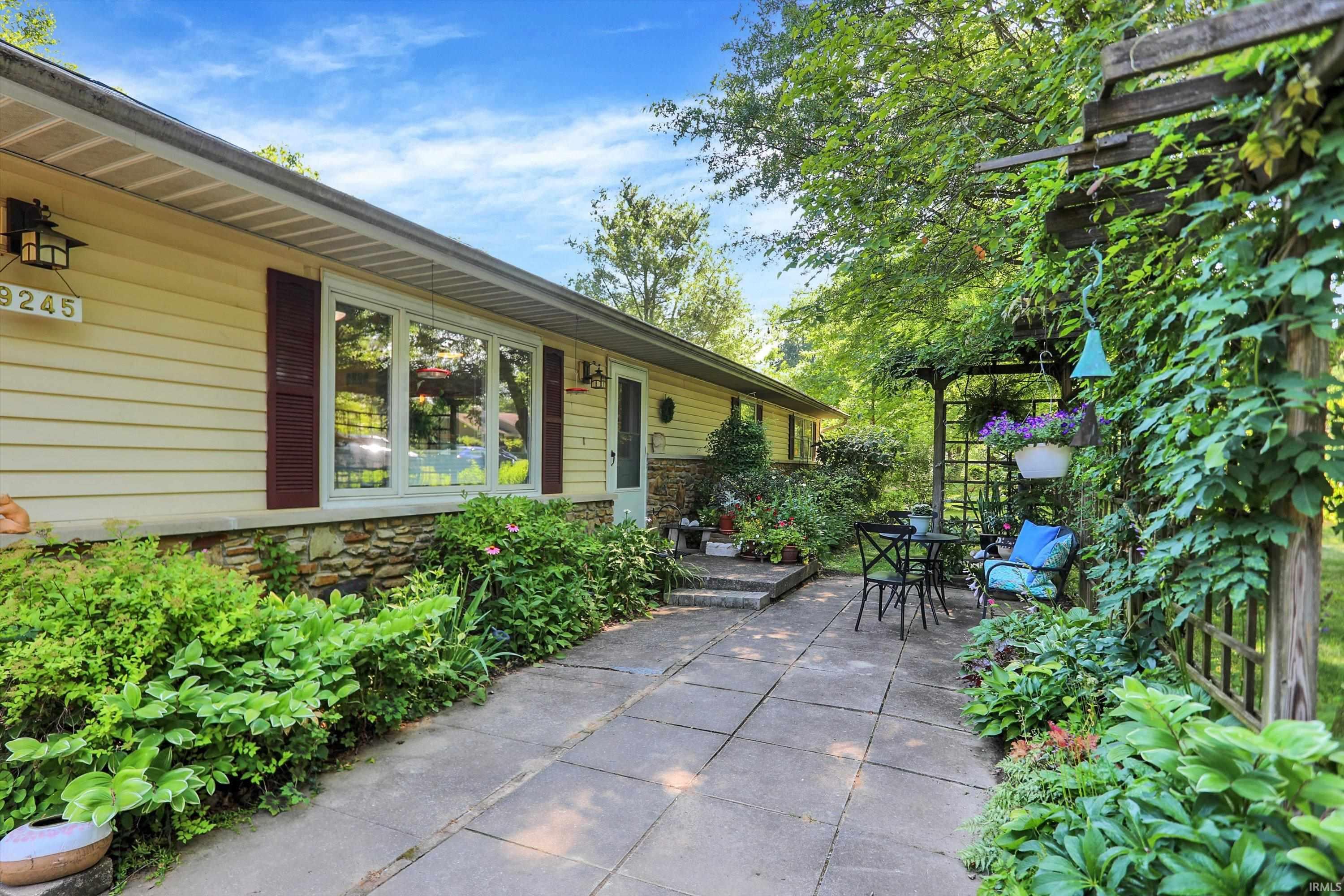 9245 E Woodview Drive