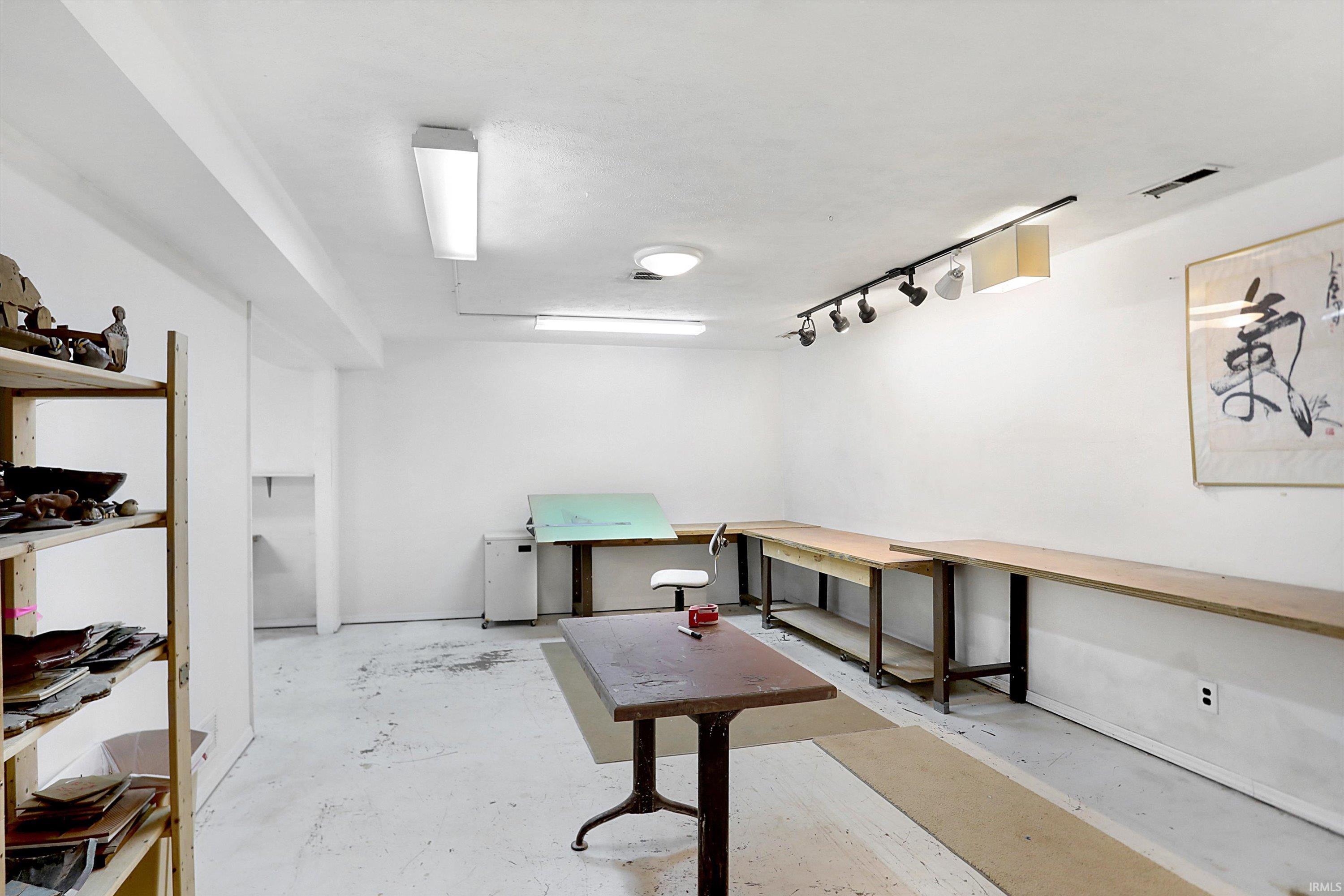 9245 E Woodview Drive