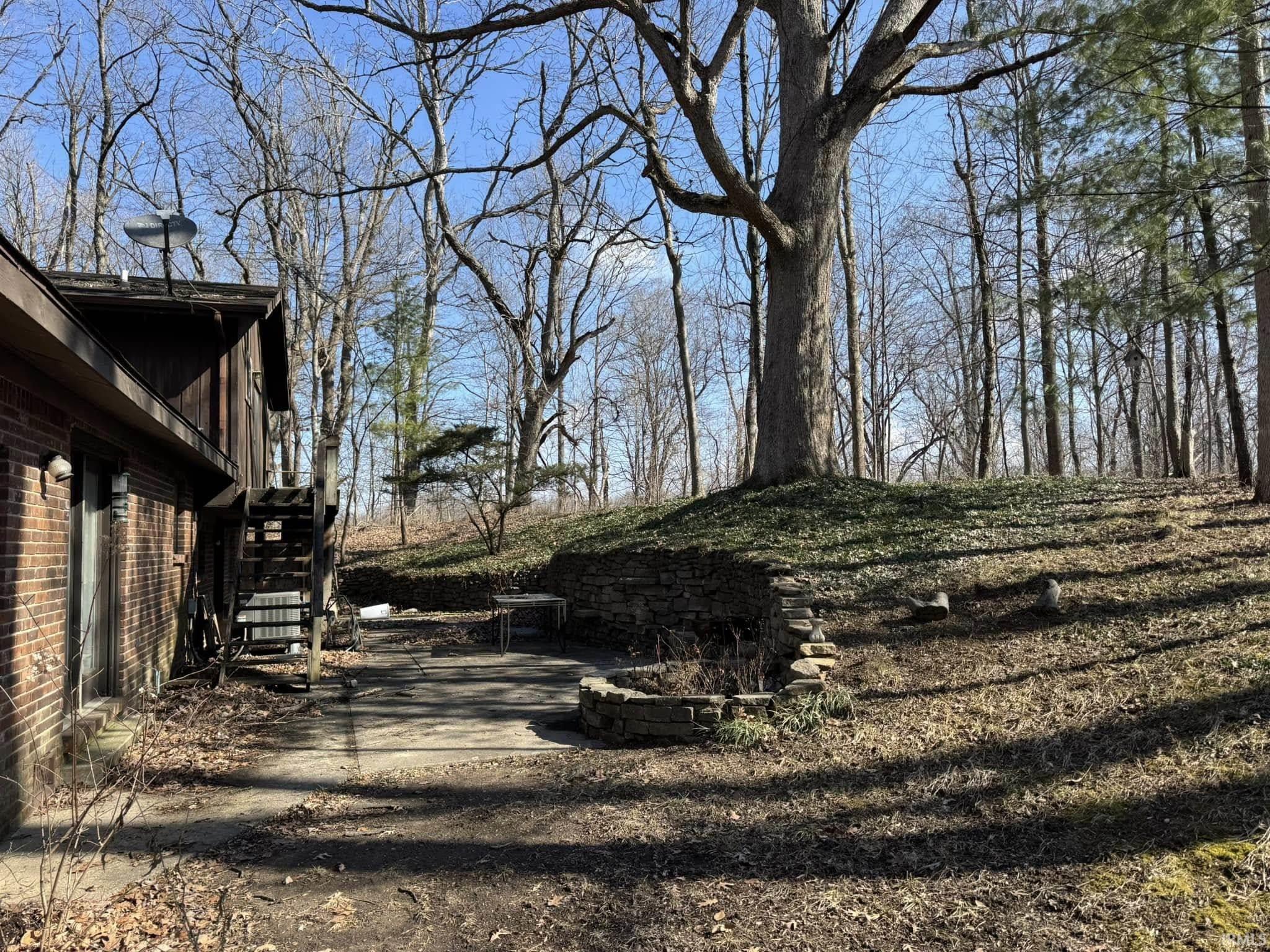 8985 Huggin Hollow Road