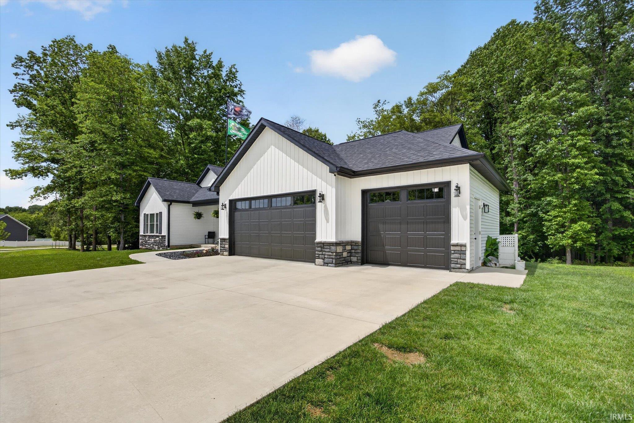 953 S Lantern Lane