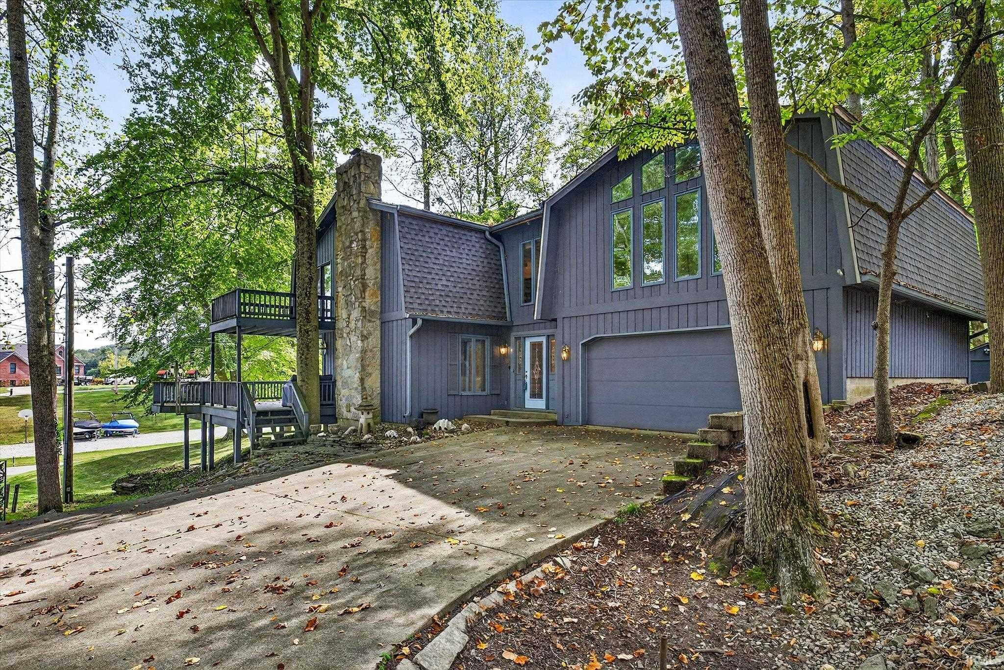 8002 Lakeview Drive
