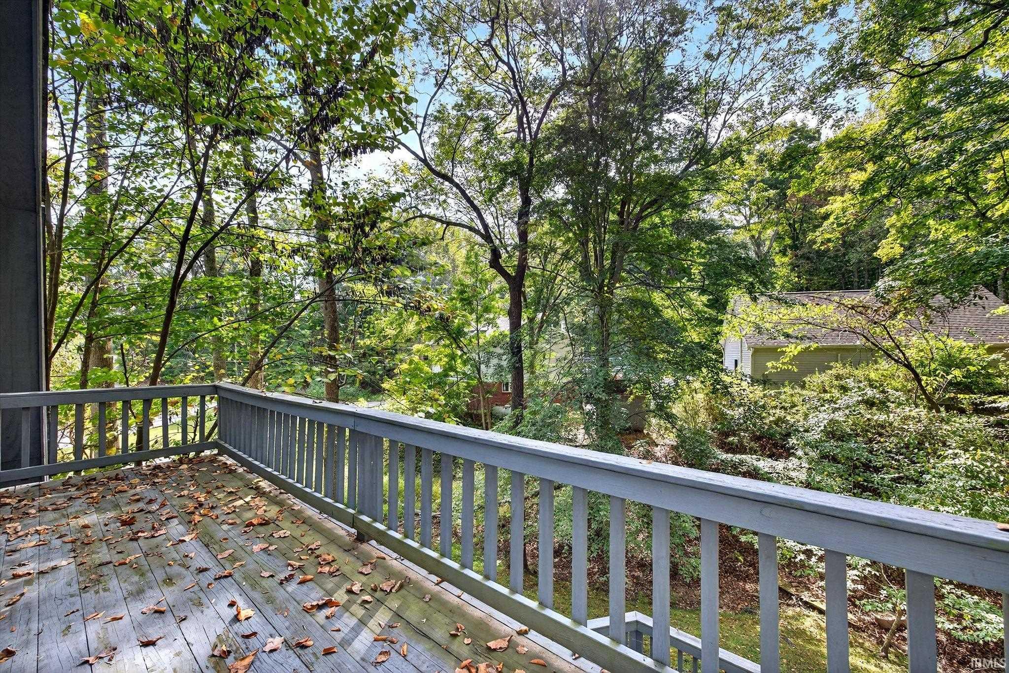 8002 Lakeview Drive