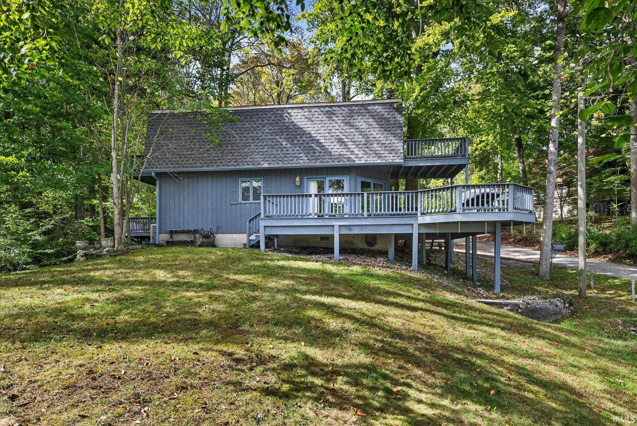 8002 Lakeview Drive