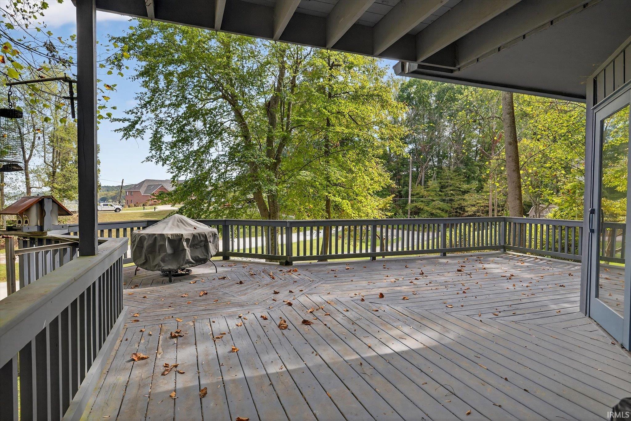 8002 Lakeview Drive