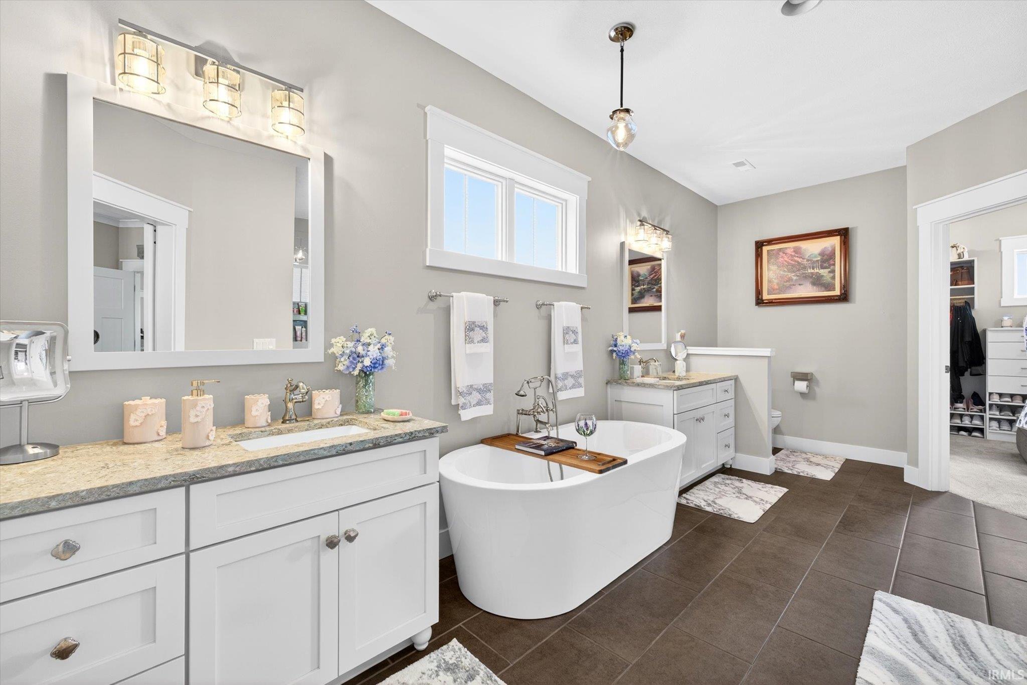 3511 E Bryn Mawr Drive