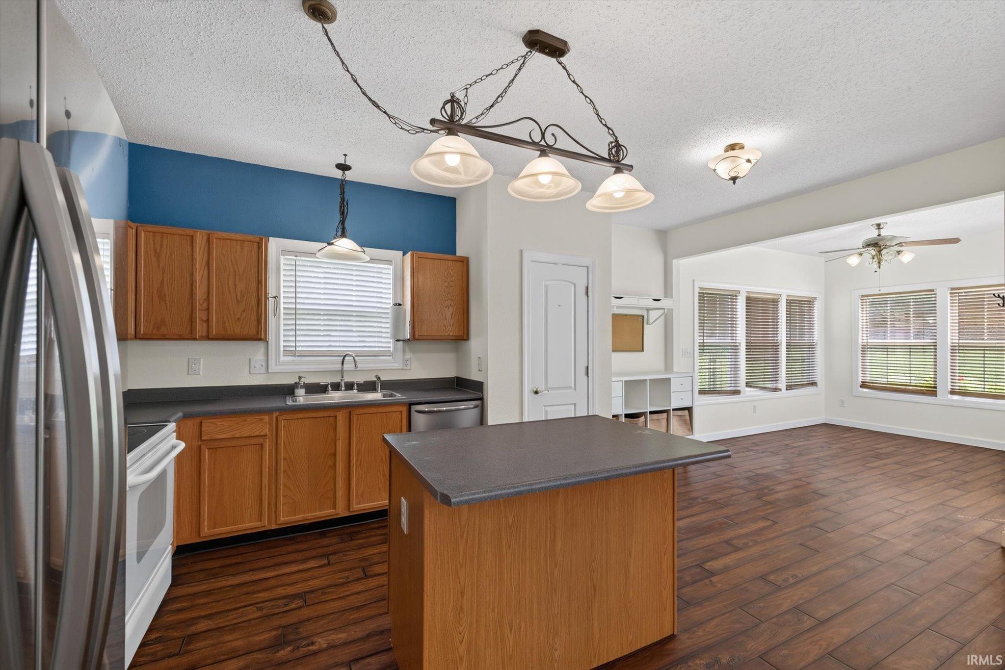 1400 W Caber Court