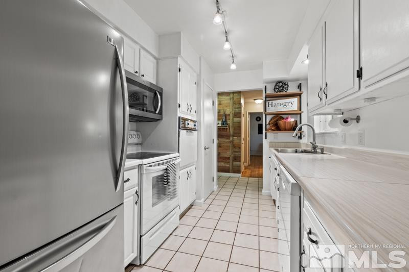 3235 Montecito Drive