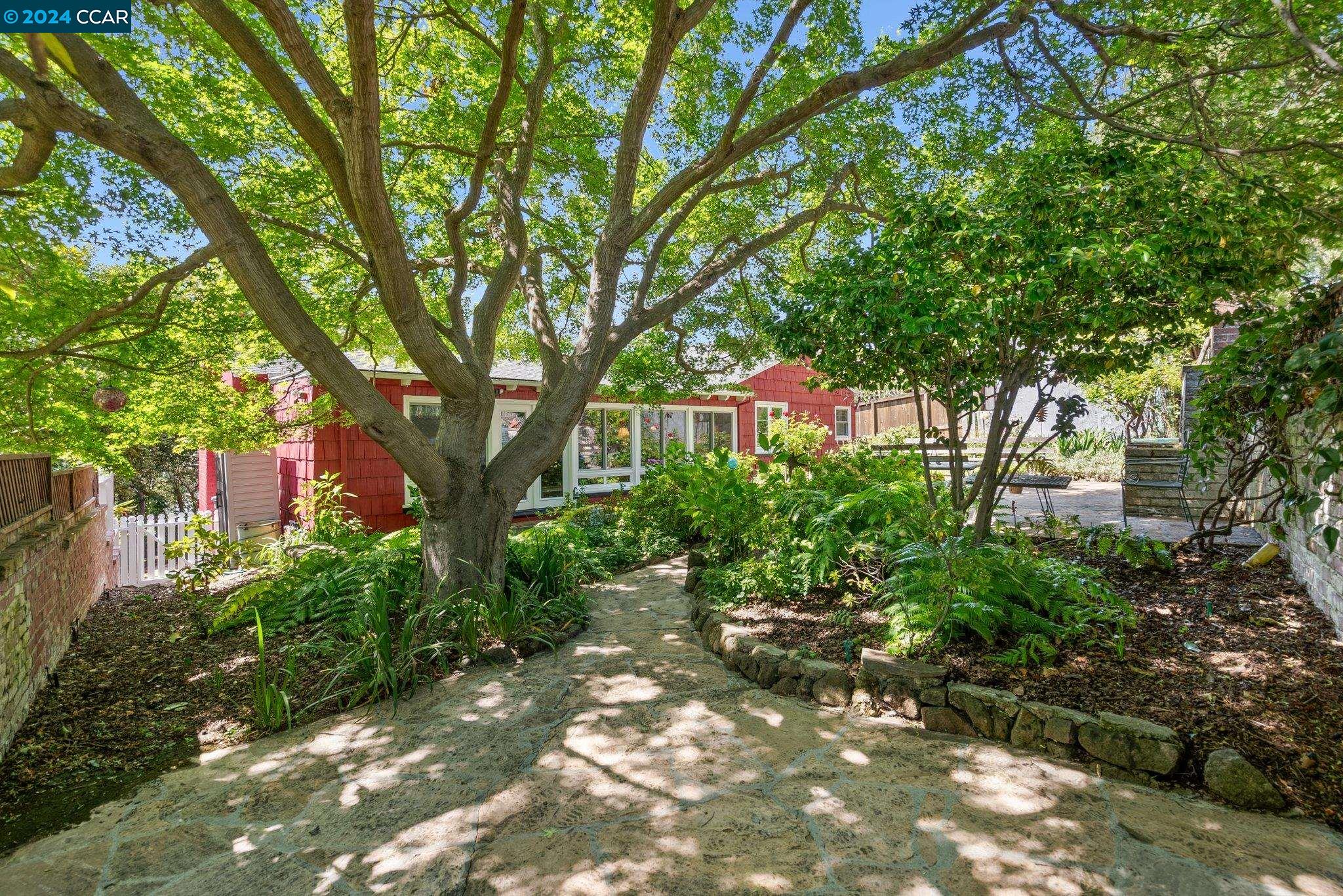 111 El Camino Real