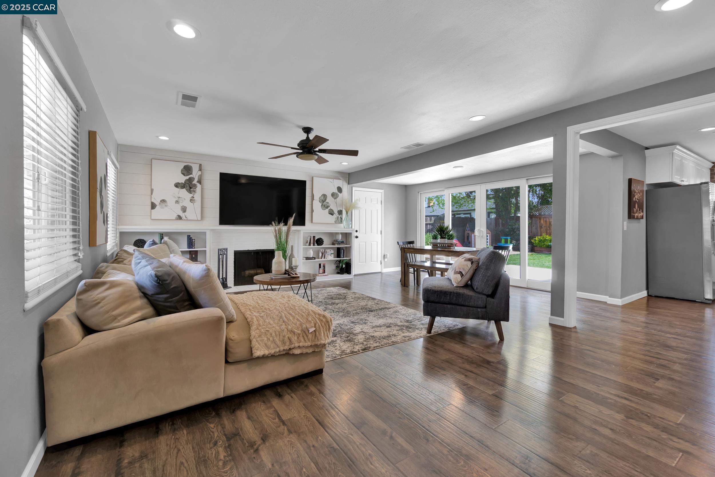 3272 Claudia Dr