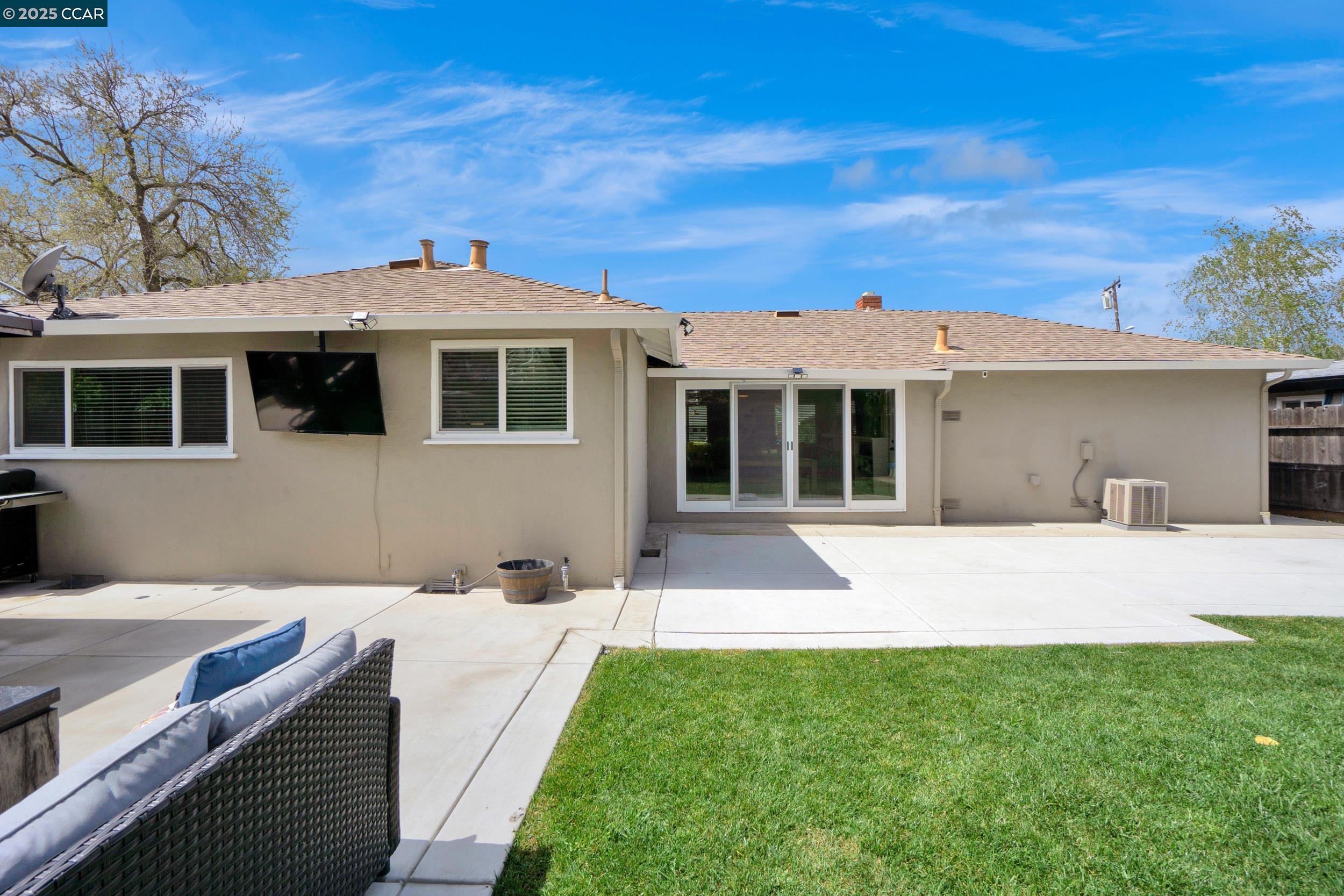 3272 Claudia Dr