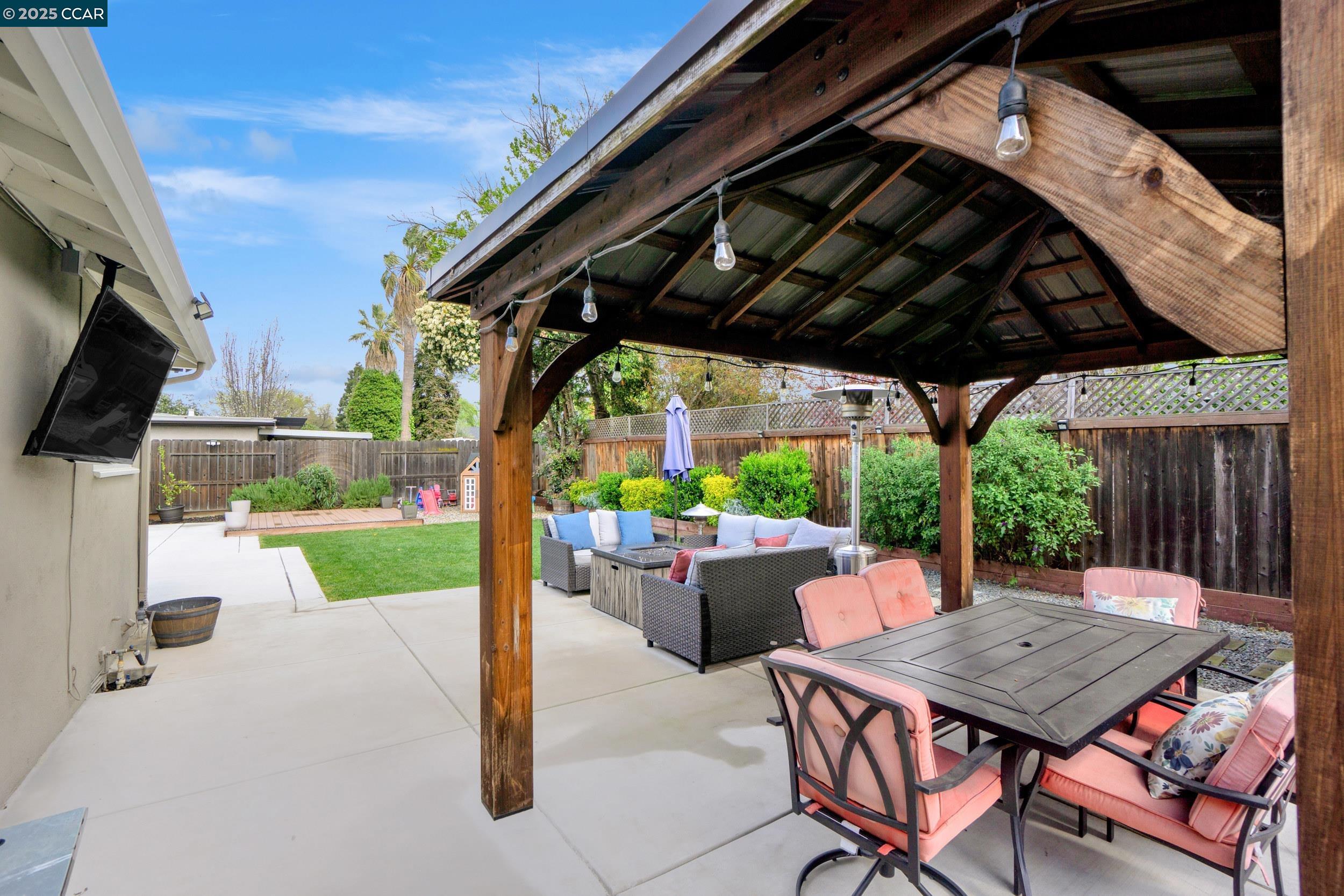 3272 Claudia Dr