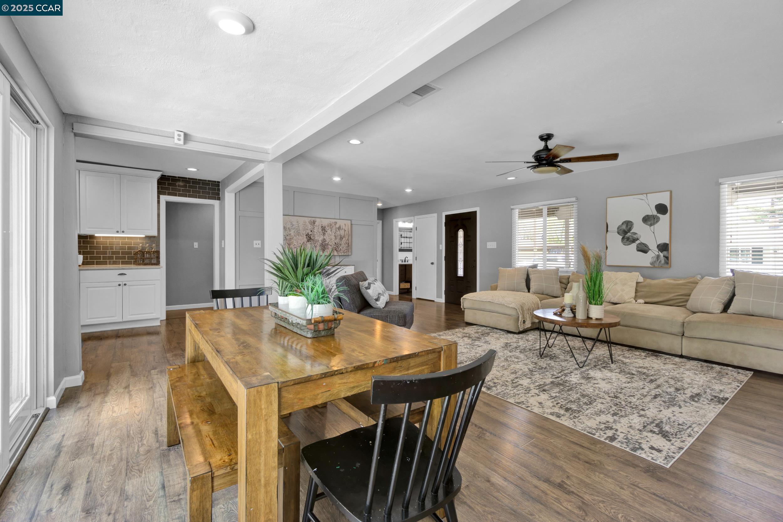 3272 Claudia Dr
