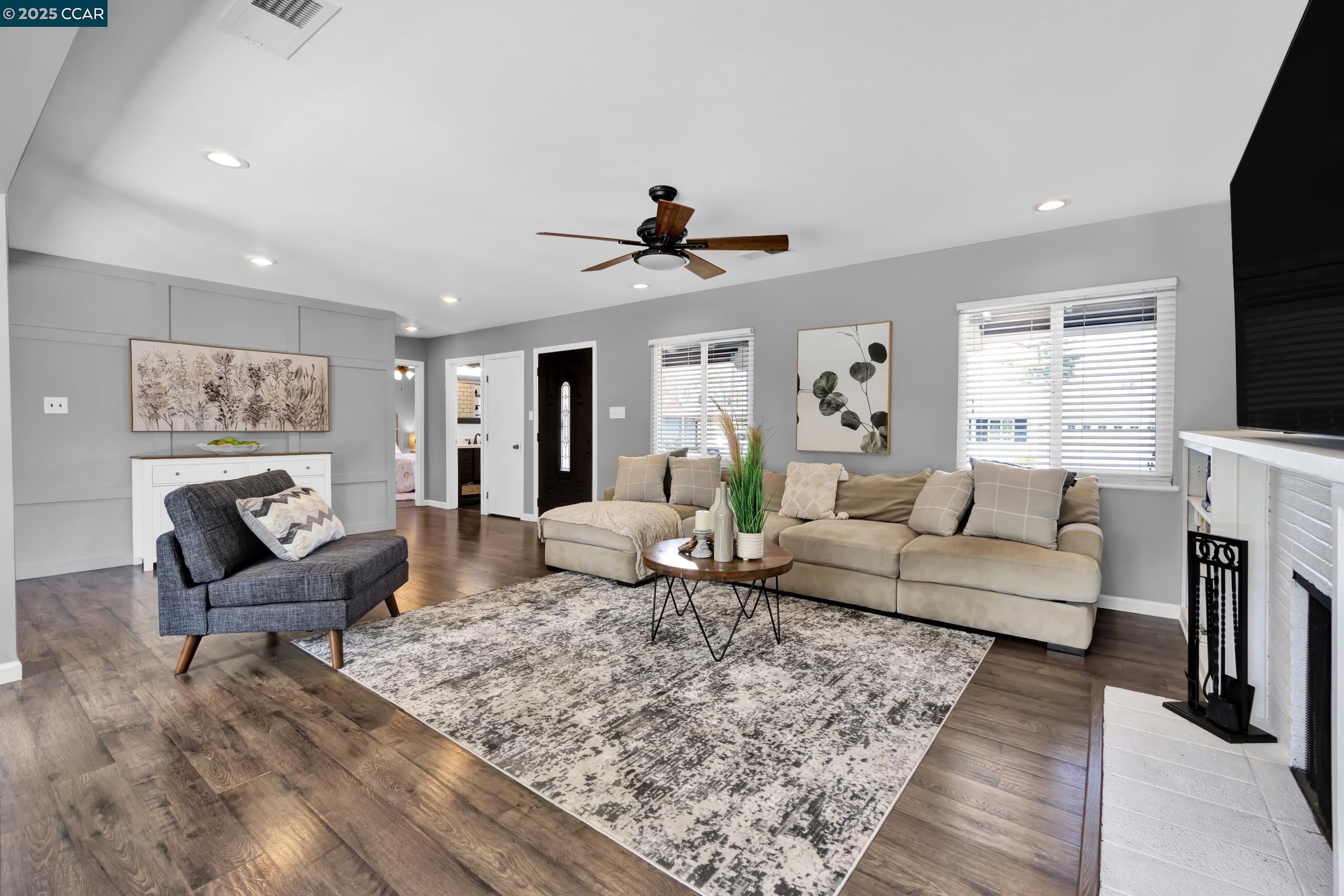 3272 Claudia Dr