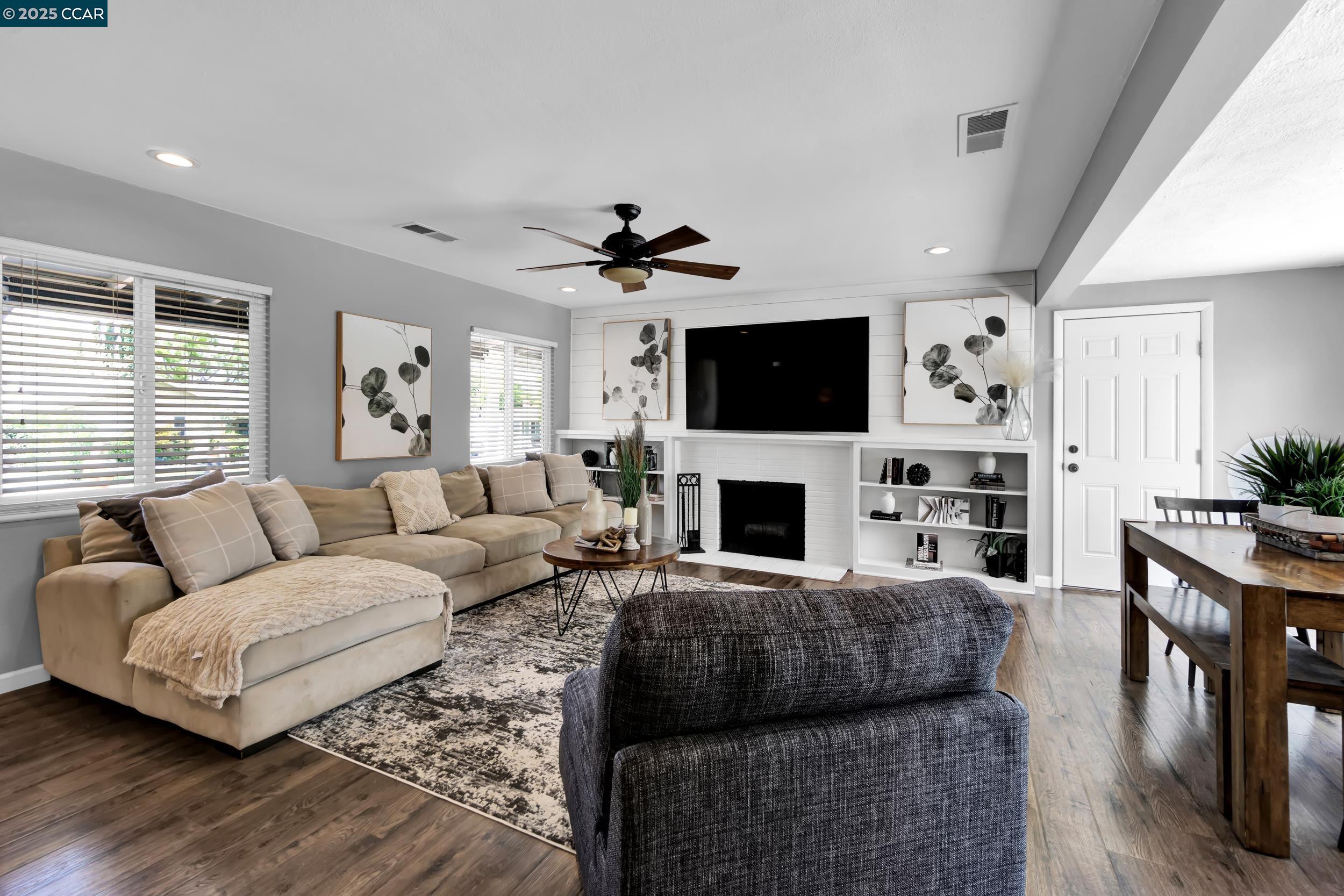3272 Claudia Dr