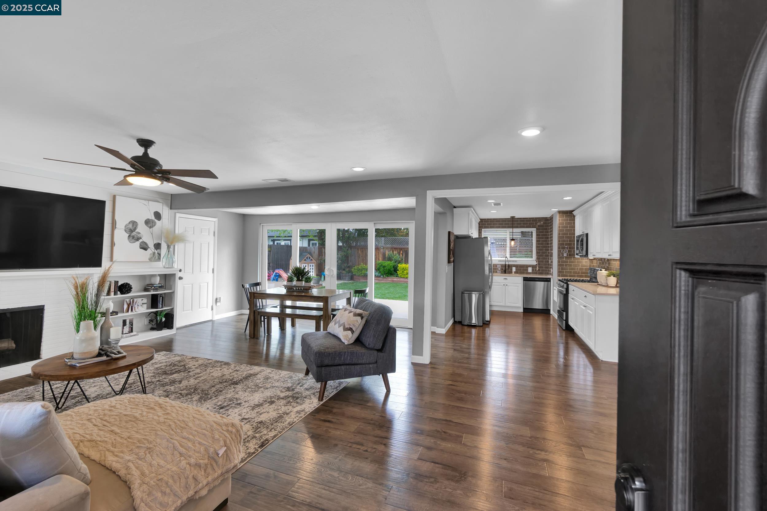 3272 Claudia Dr
