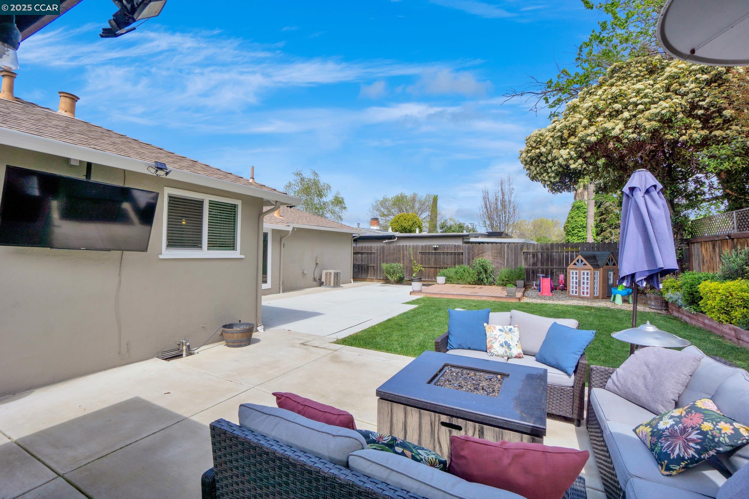 3272 Claudia Dr