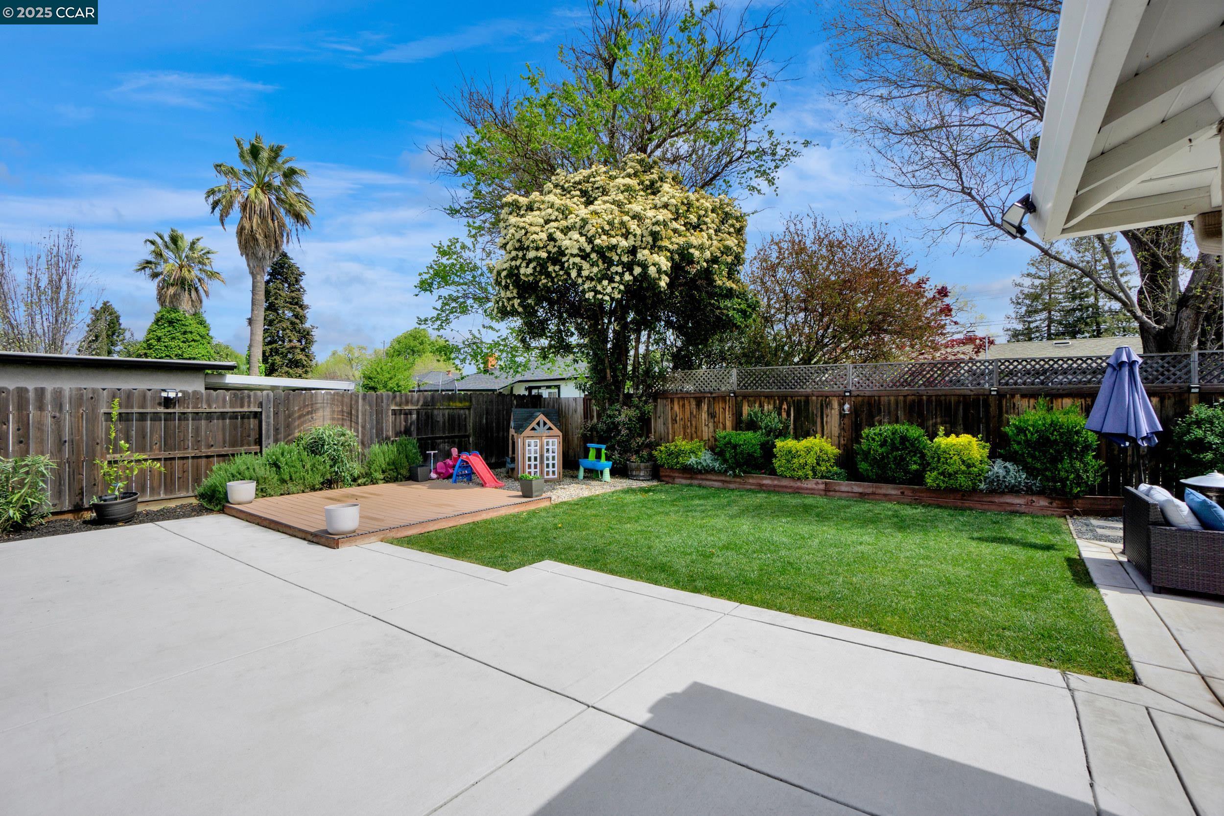 3272 Claudia Dr