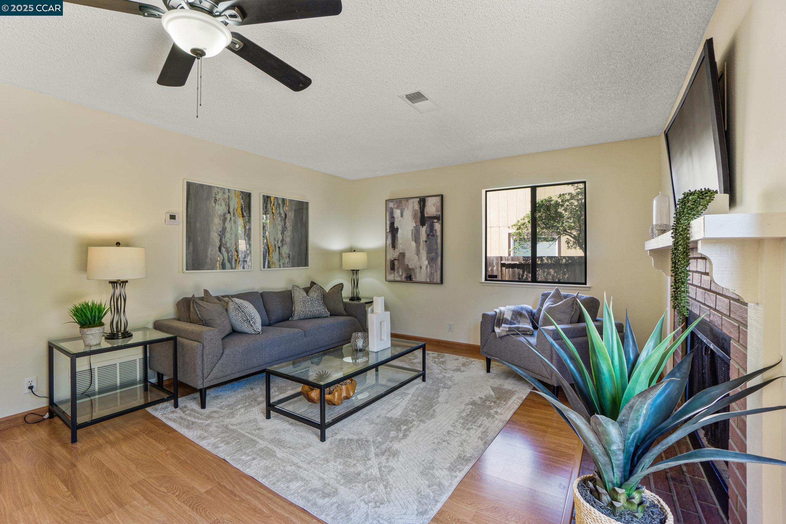2163 Redwood Rd