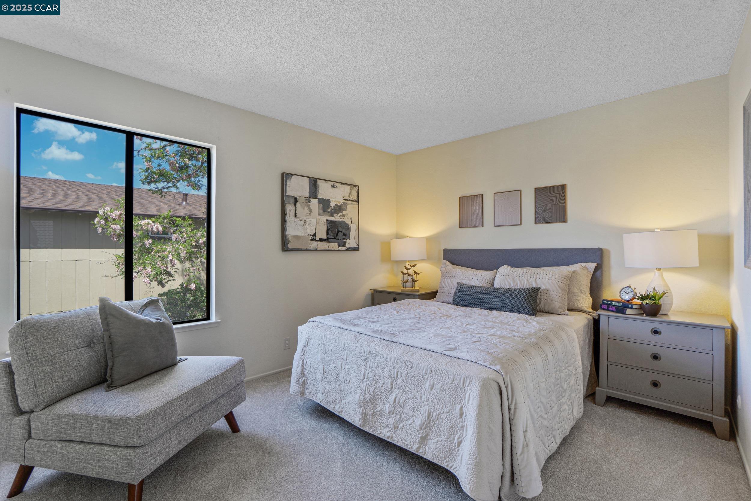 2163 Redwood Rd