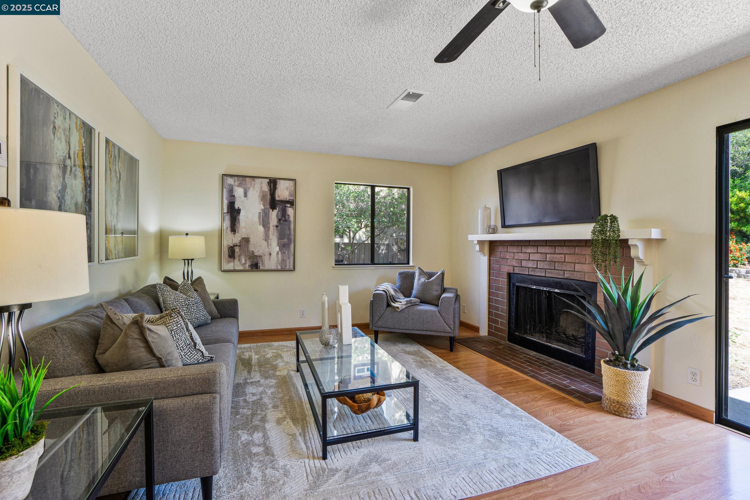 2163 Redwood Rd
