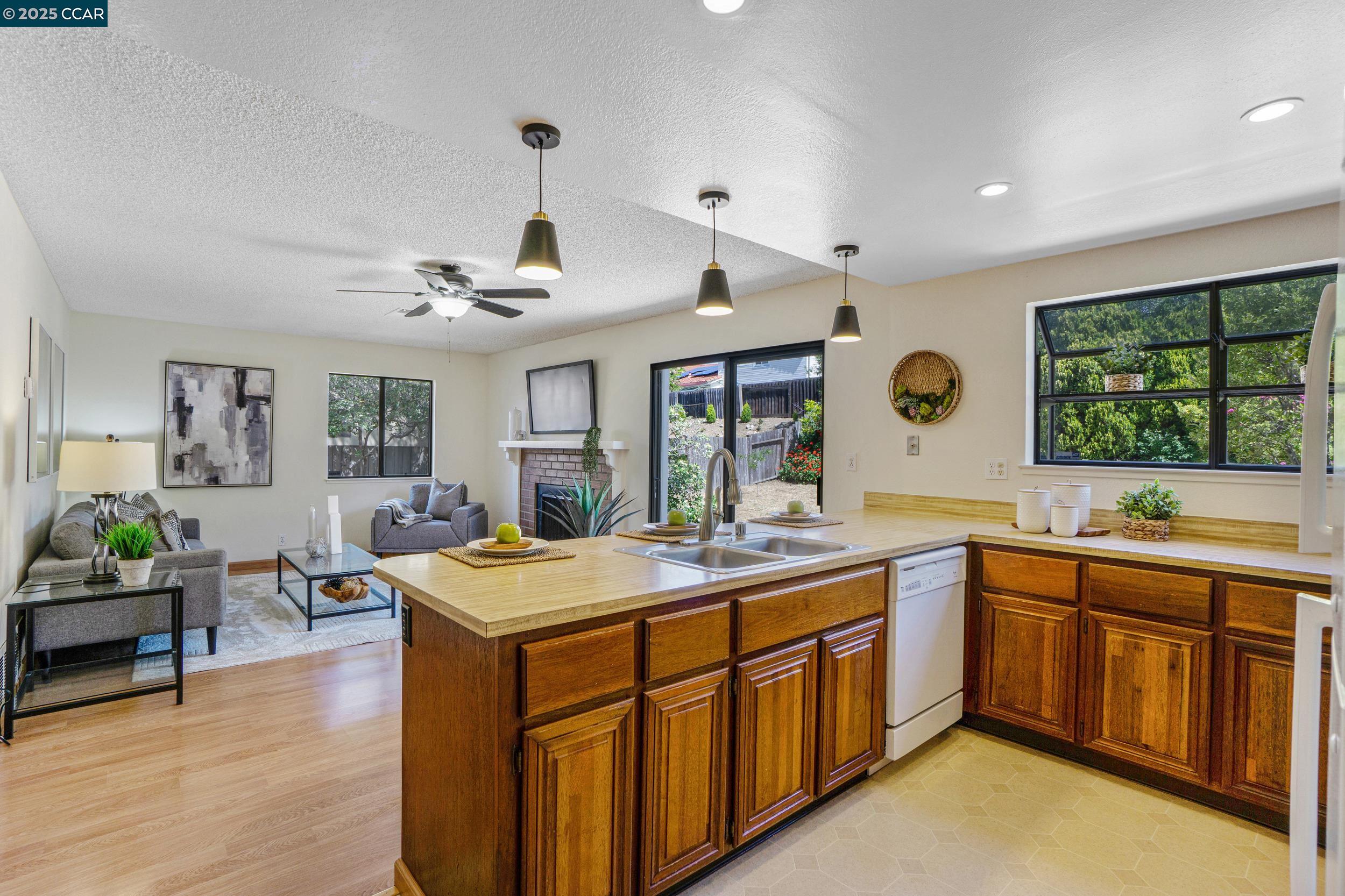 2163 Redwood Rd