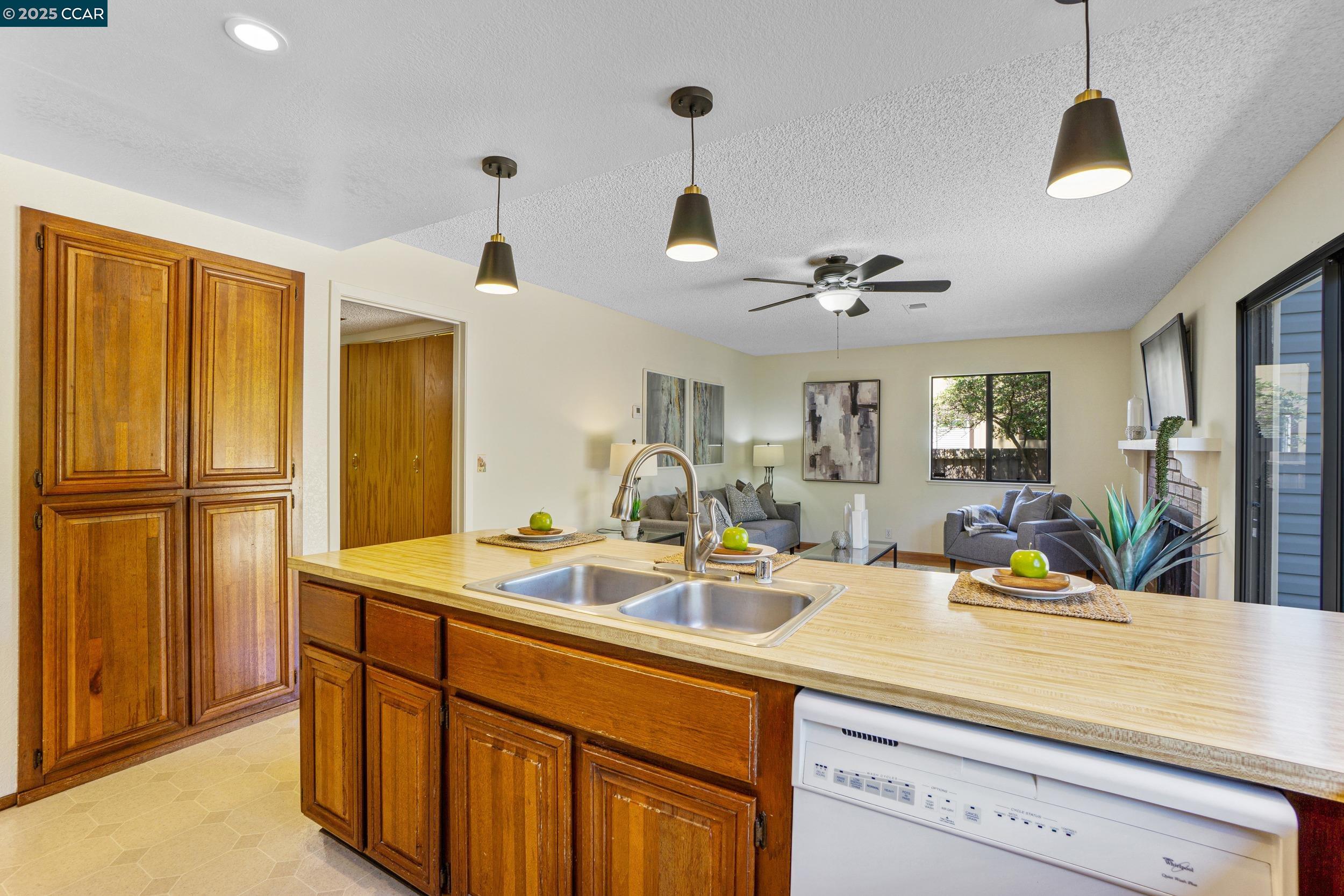 2163 Redwood Rd