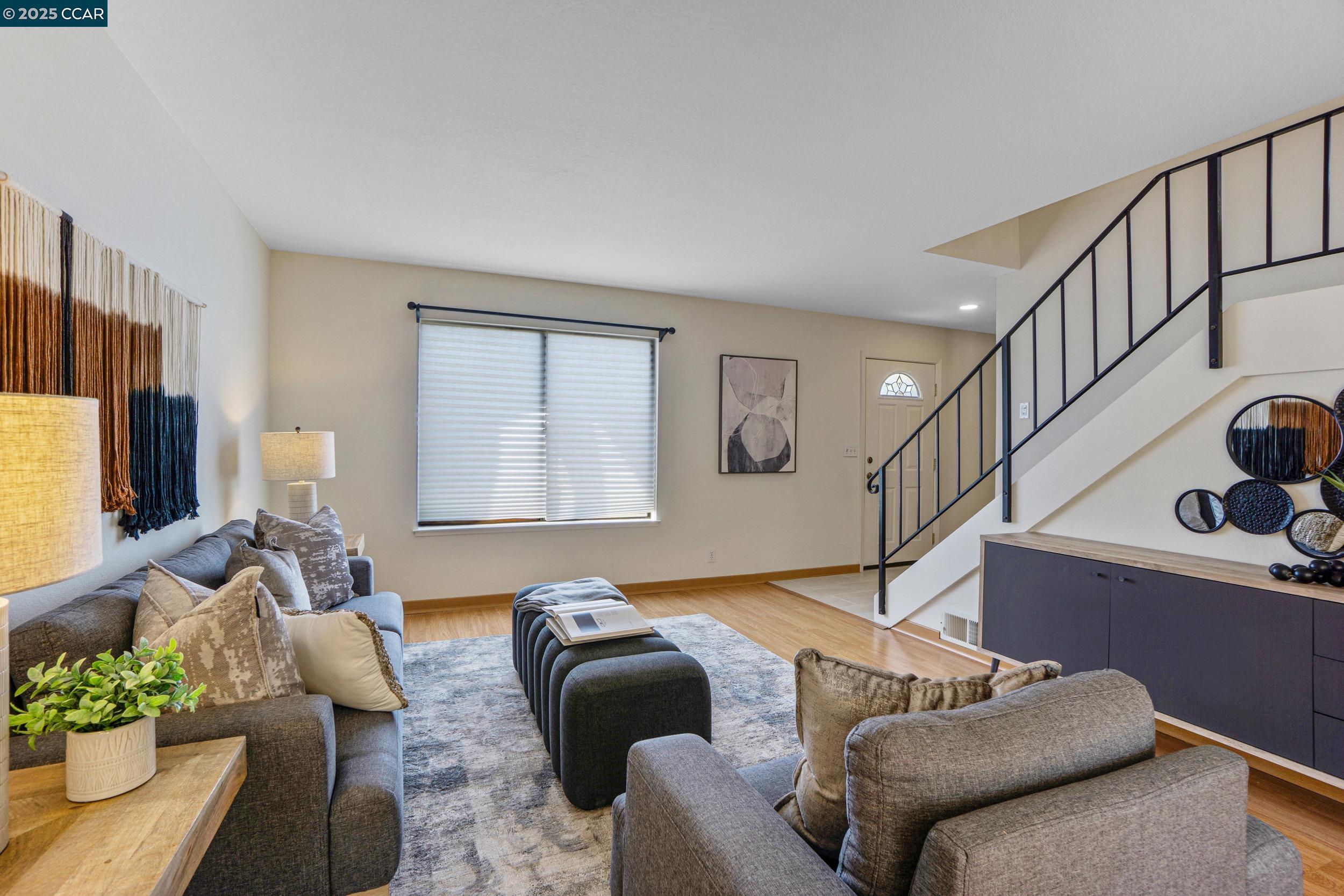 2163 Redwood Rd