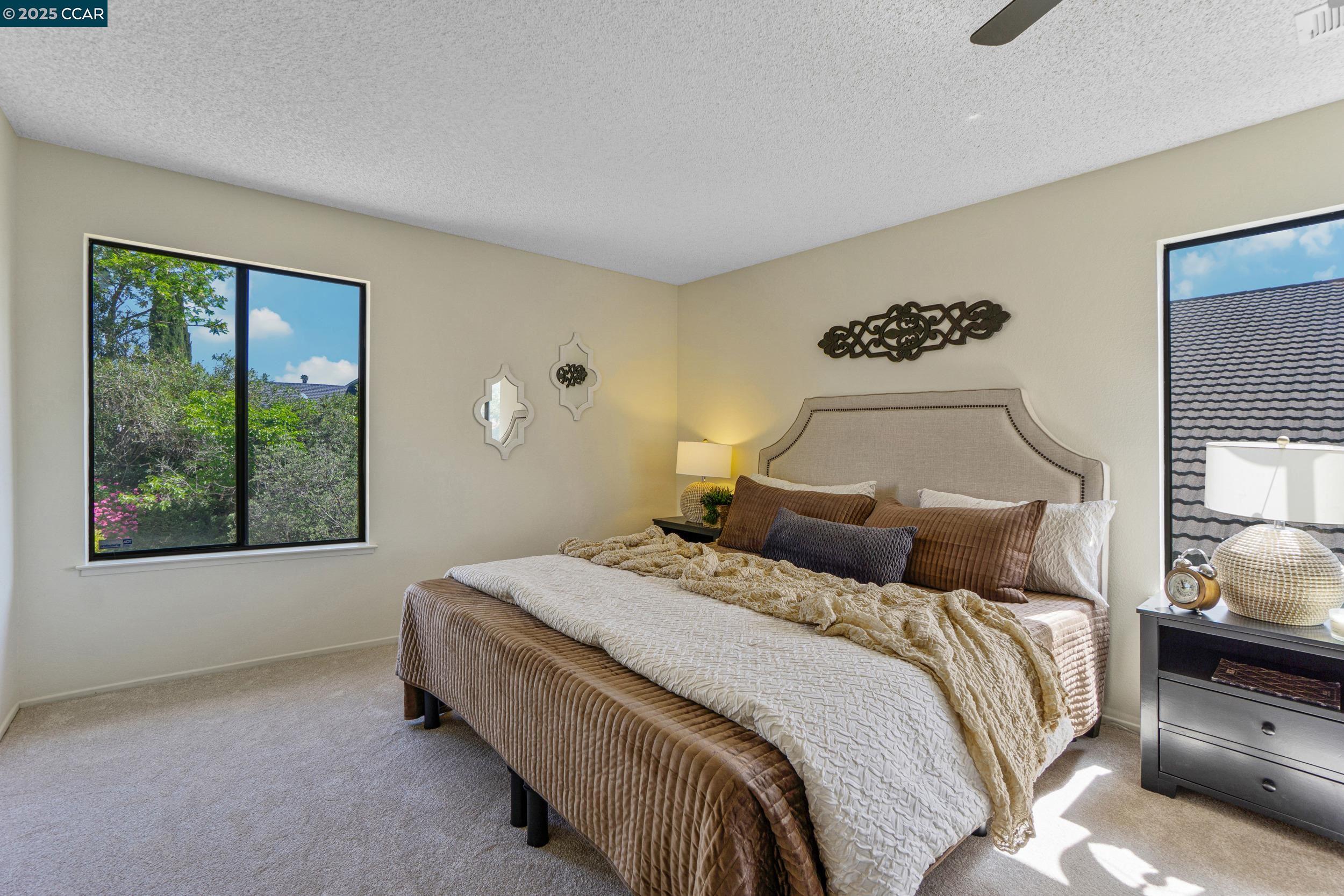 2163 Redwood Rd